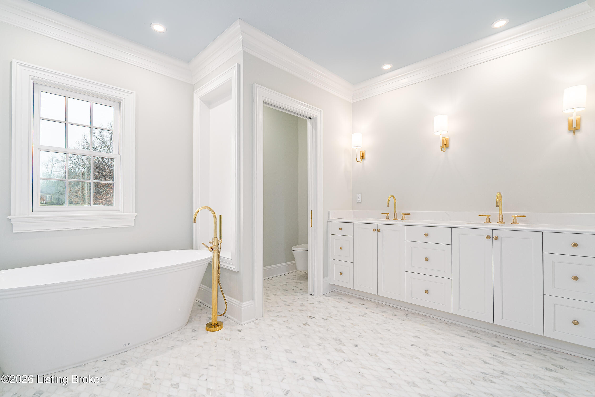 401 Stonehaven Commons Ct