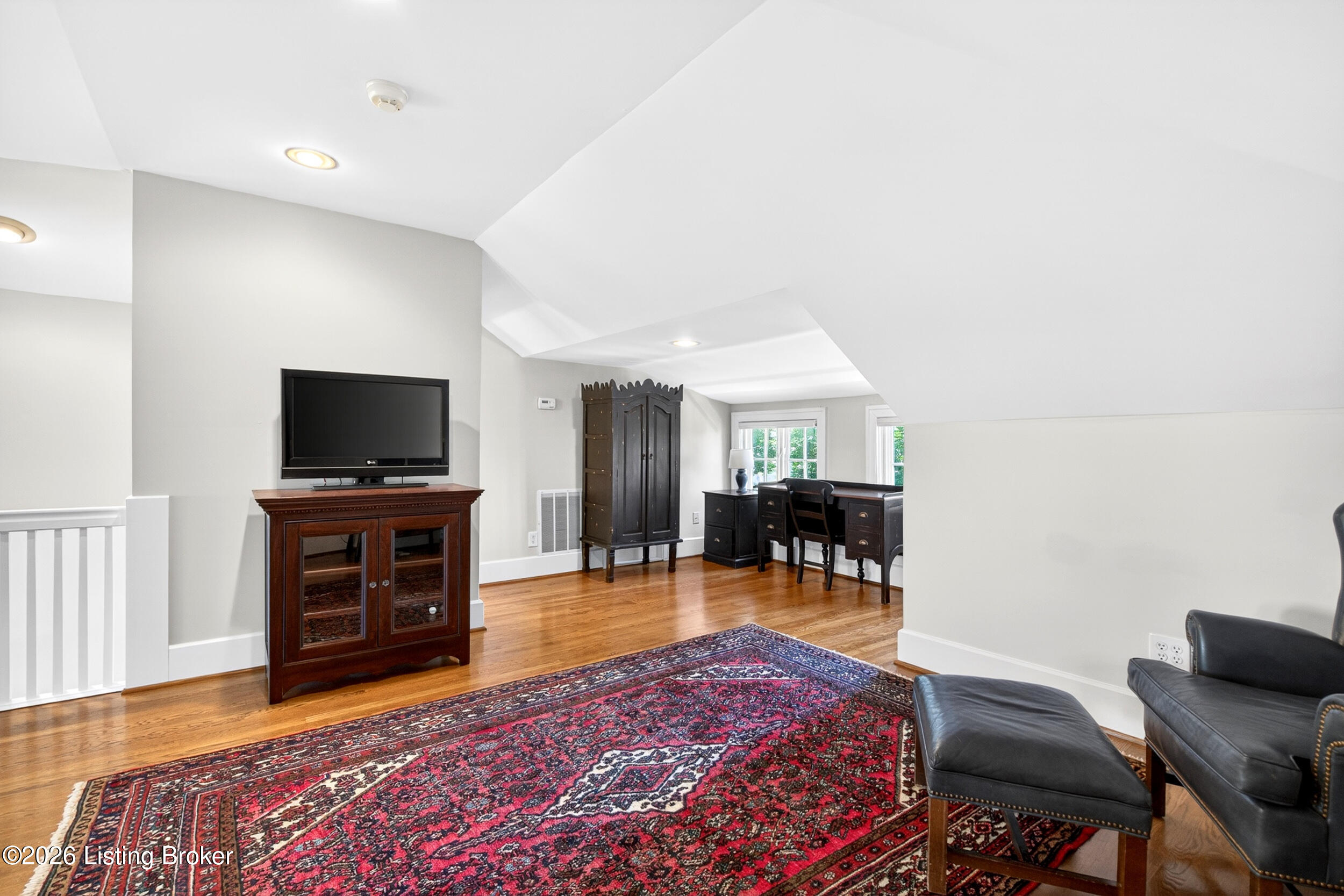 1061 Everett Ave