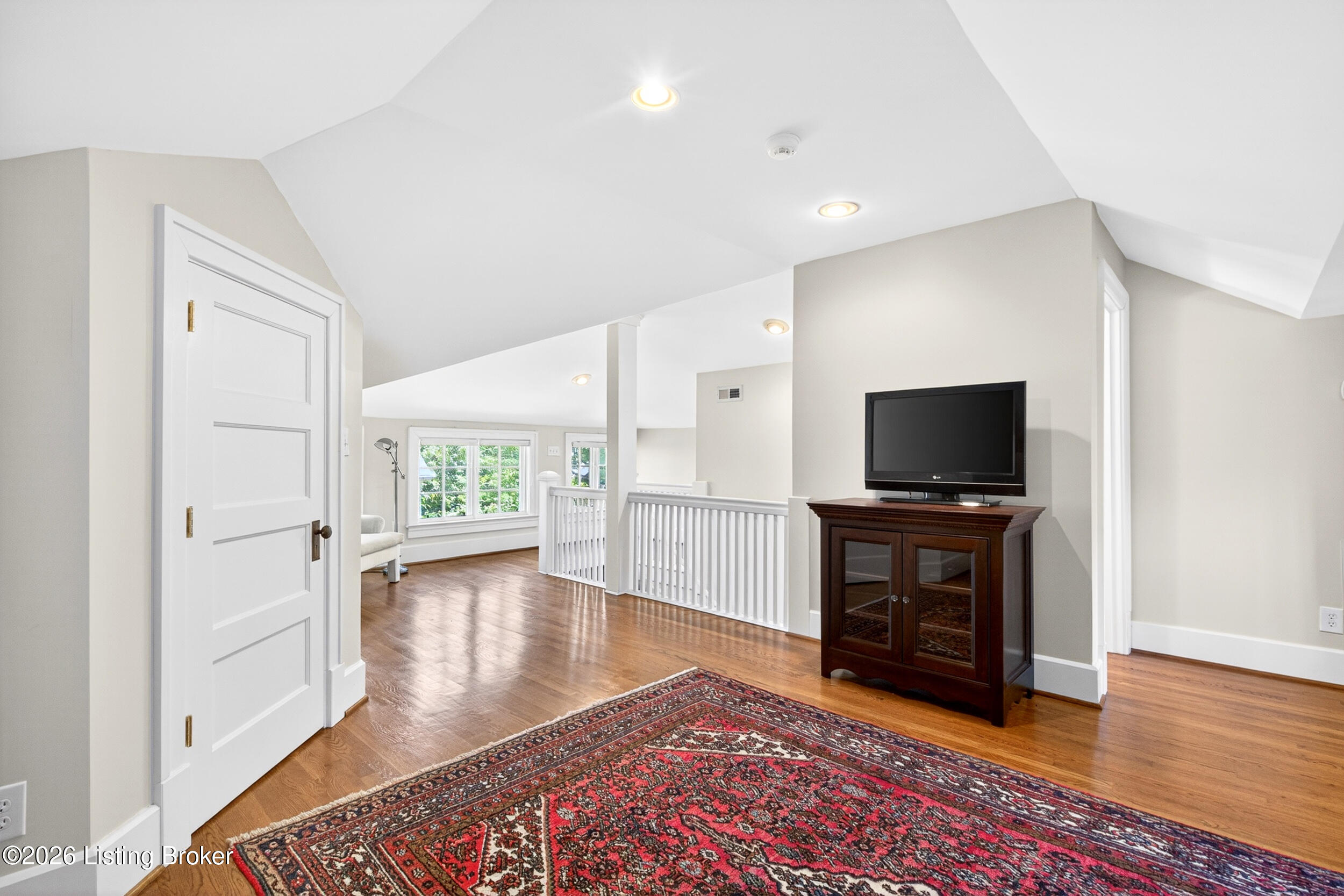 1061 Everett Ave
