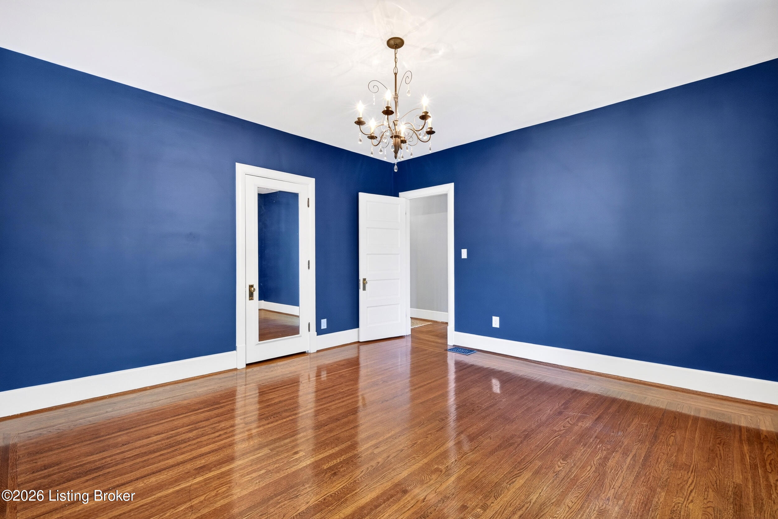 1061 Everett Ave