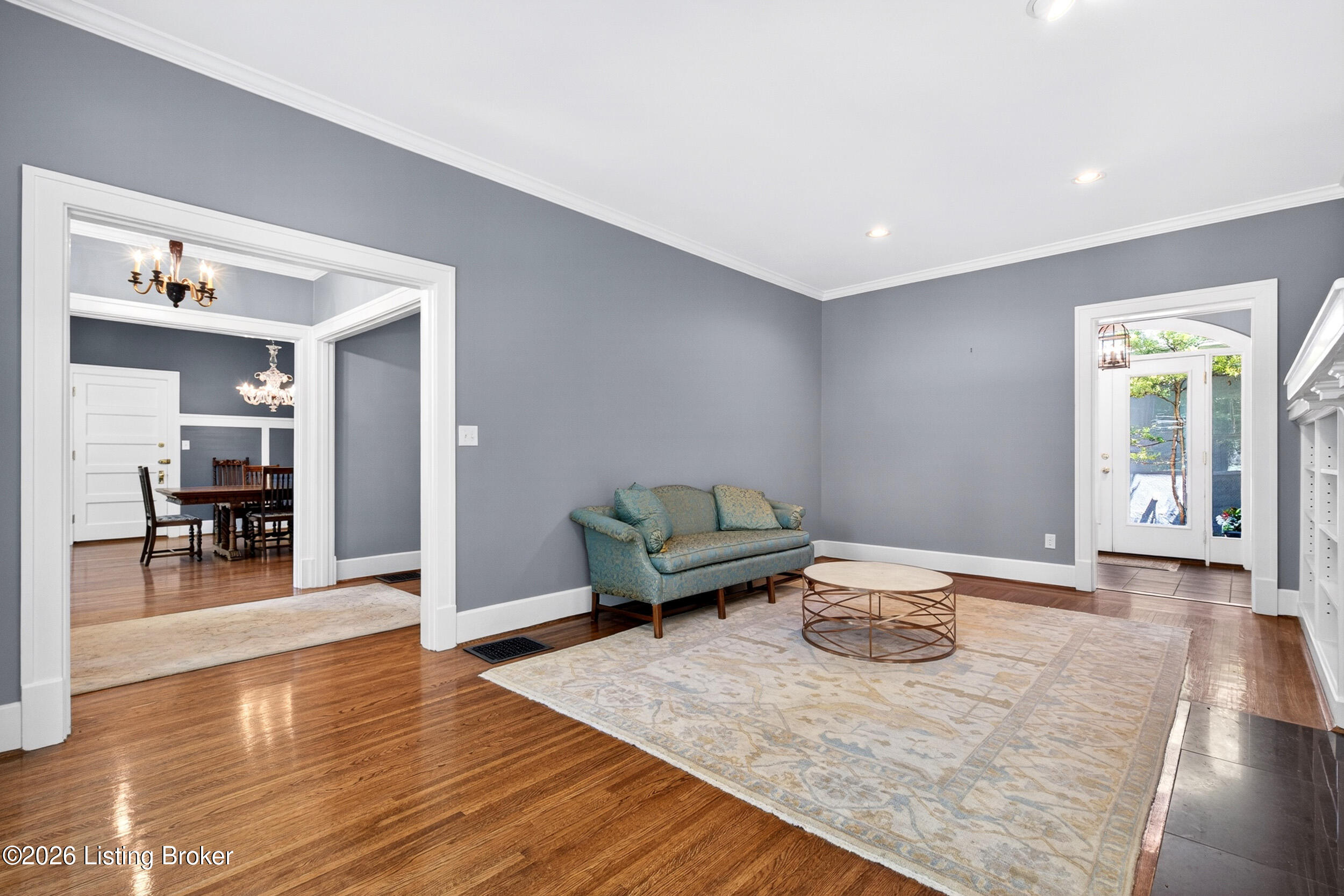 1061 Everett Ave
