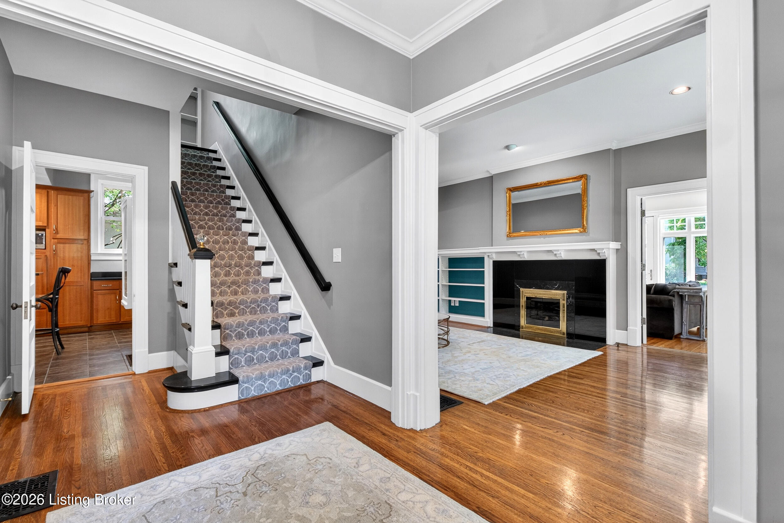 1061 Everett Ave