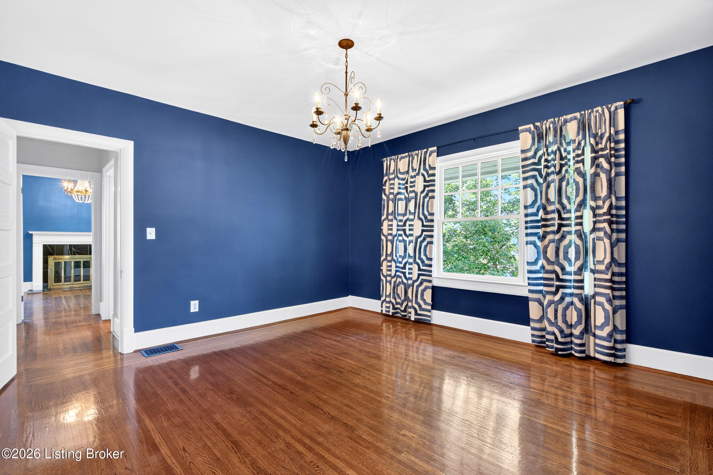 1061 Everett Ave