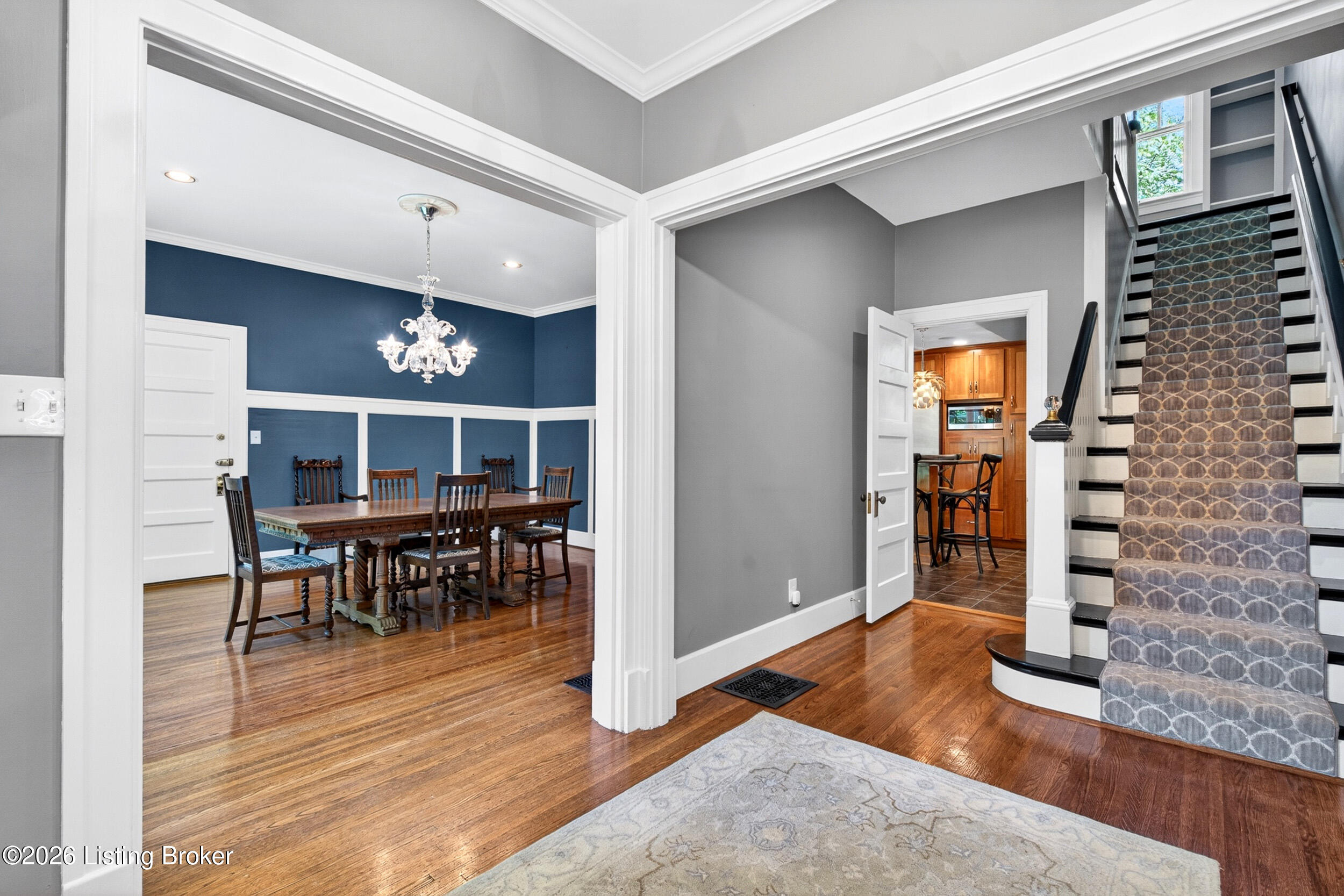 1061 Everett Ave