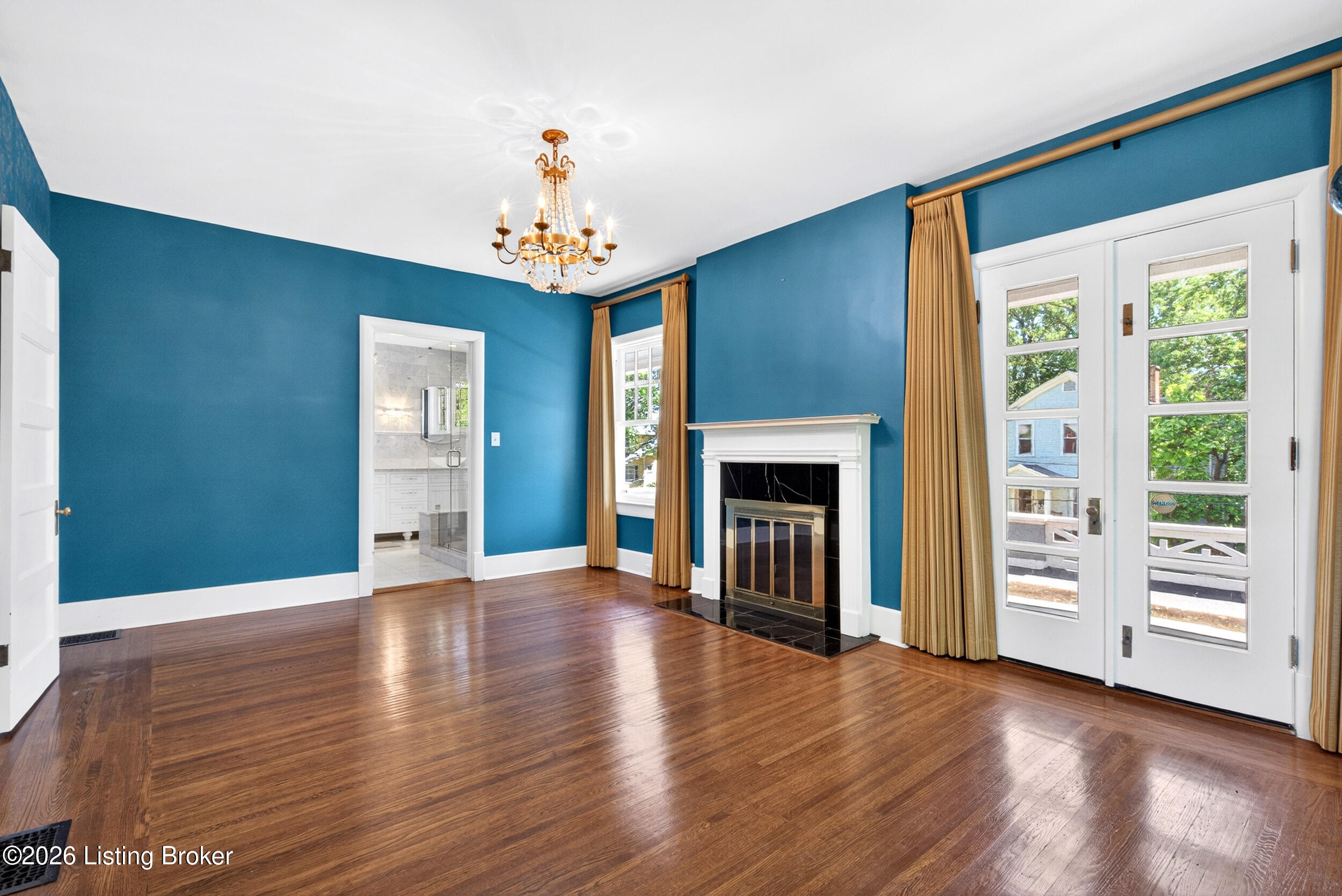 1061 Everett Ave