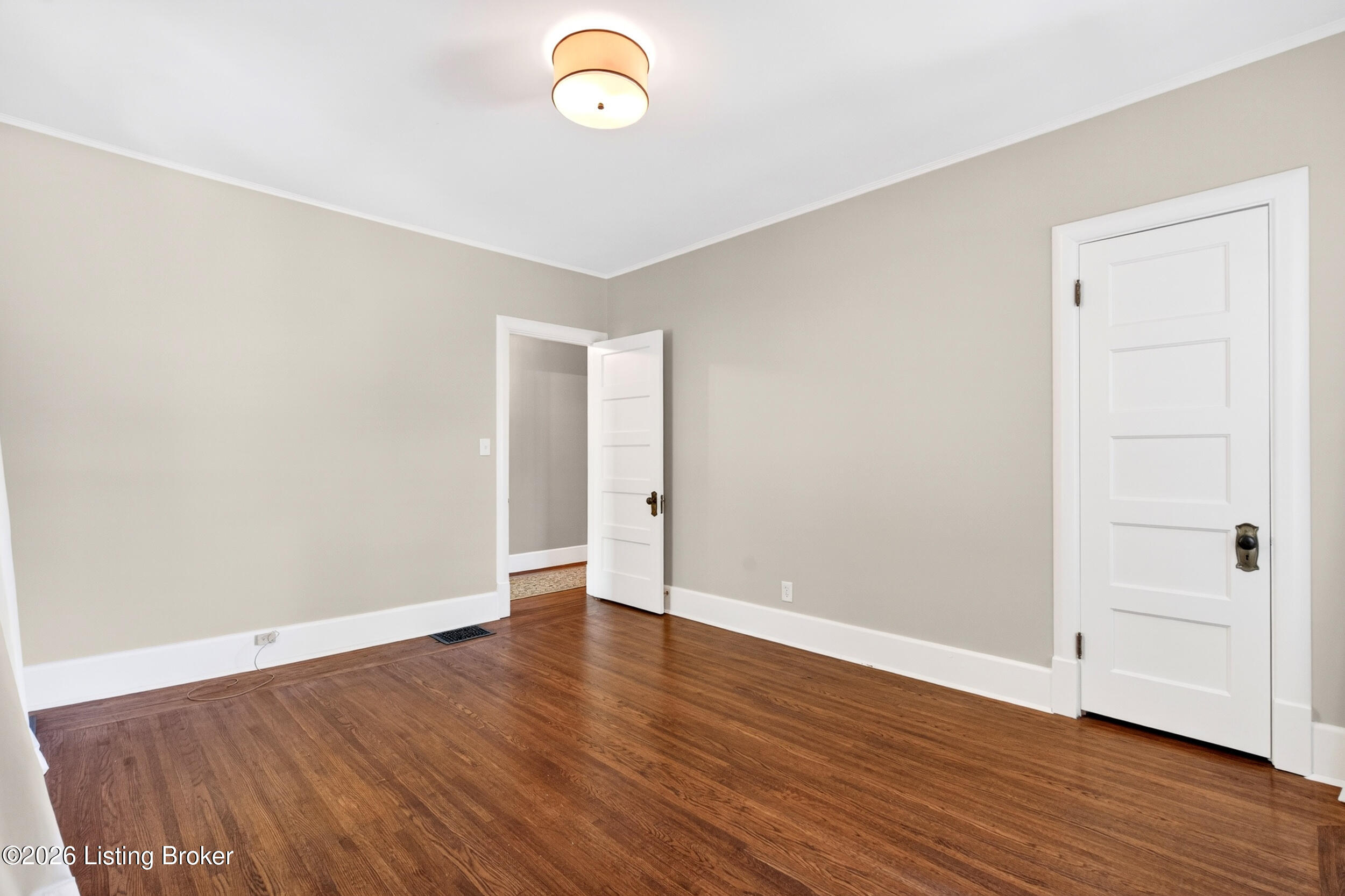 1061 Everett Ave