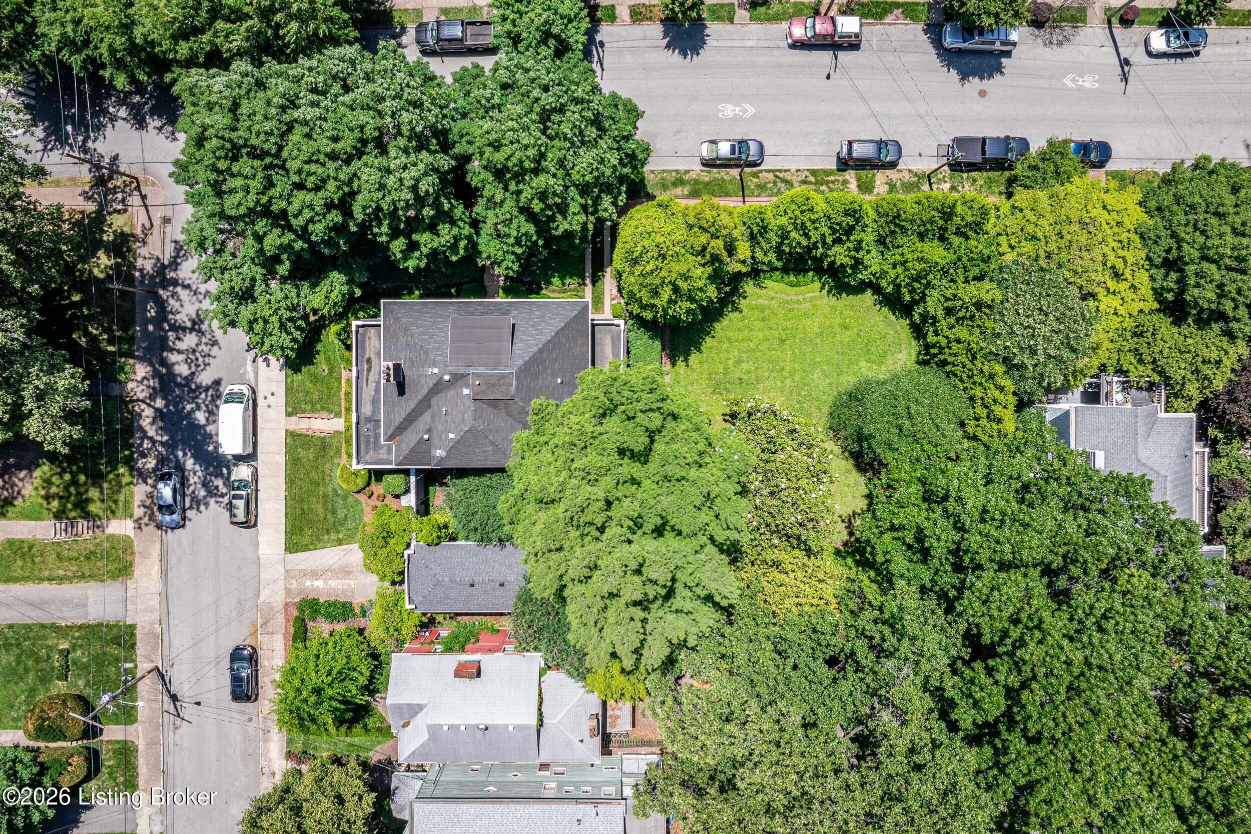 1061 Everett Ave
