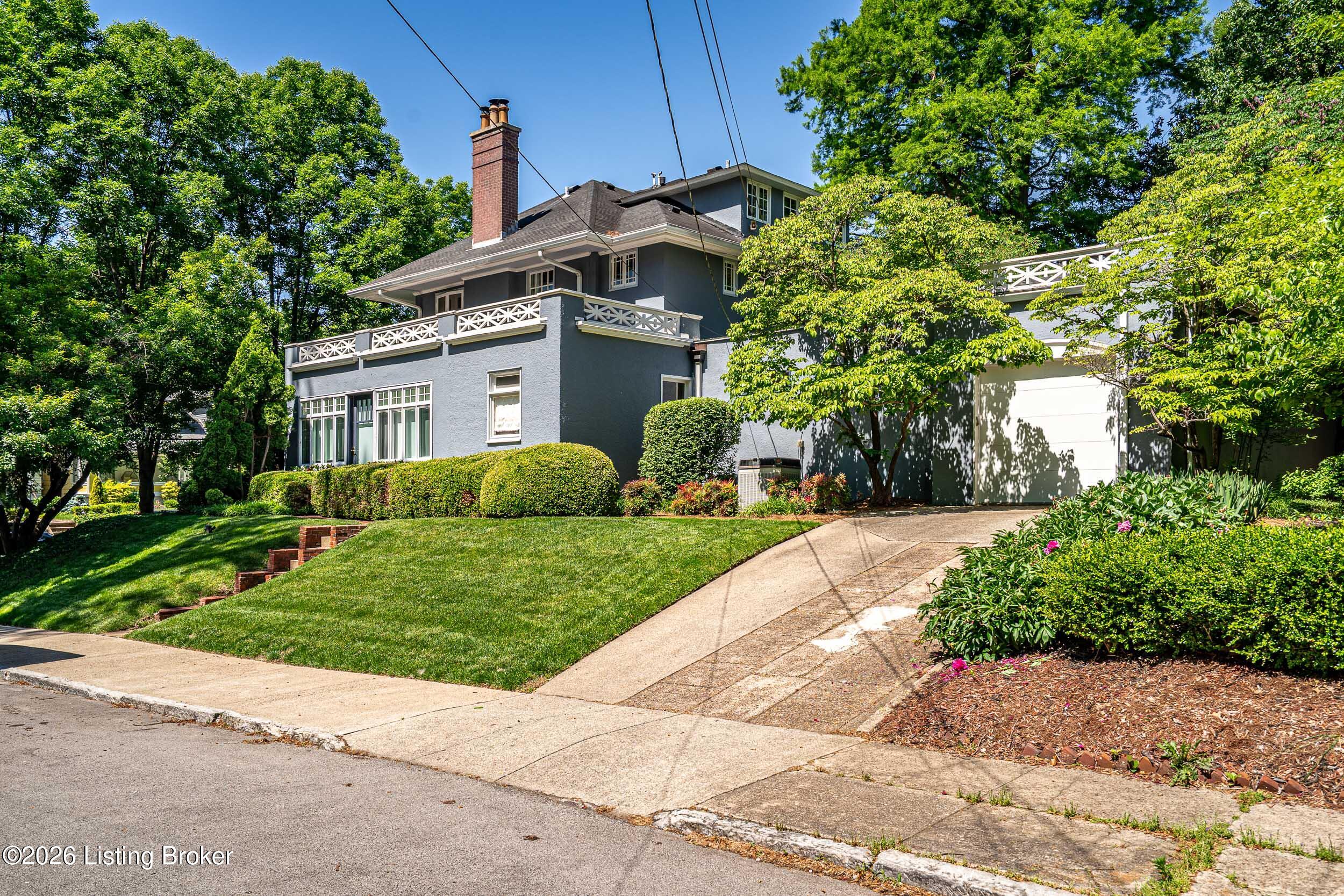 1061 Everett Ave