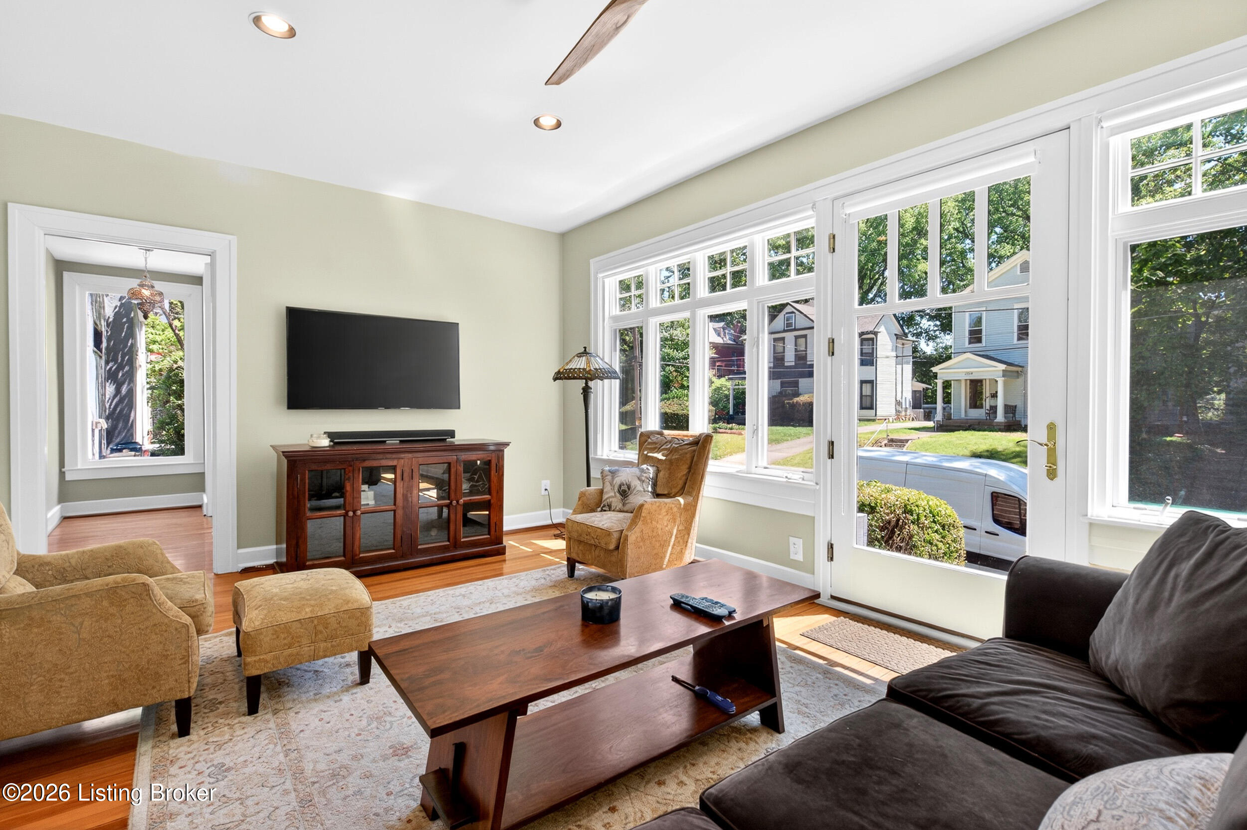 1061 Everett Ave