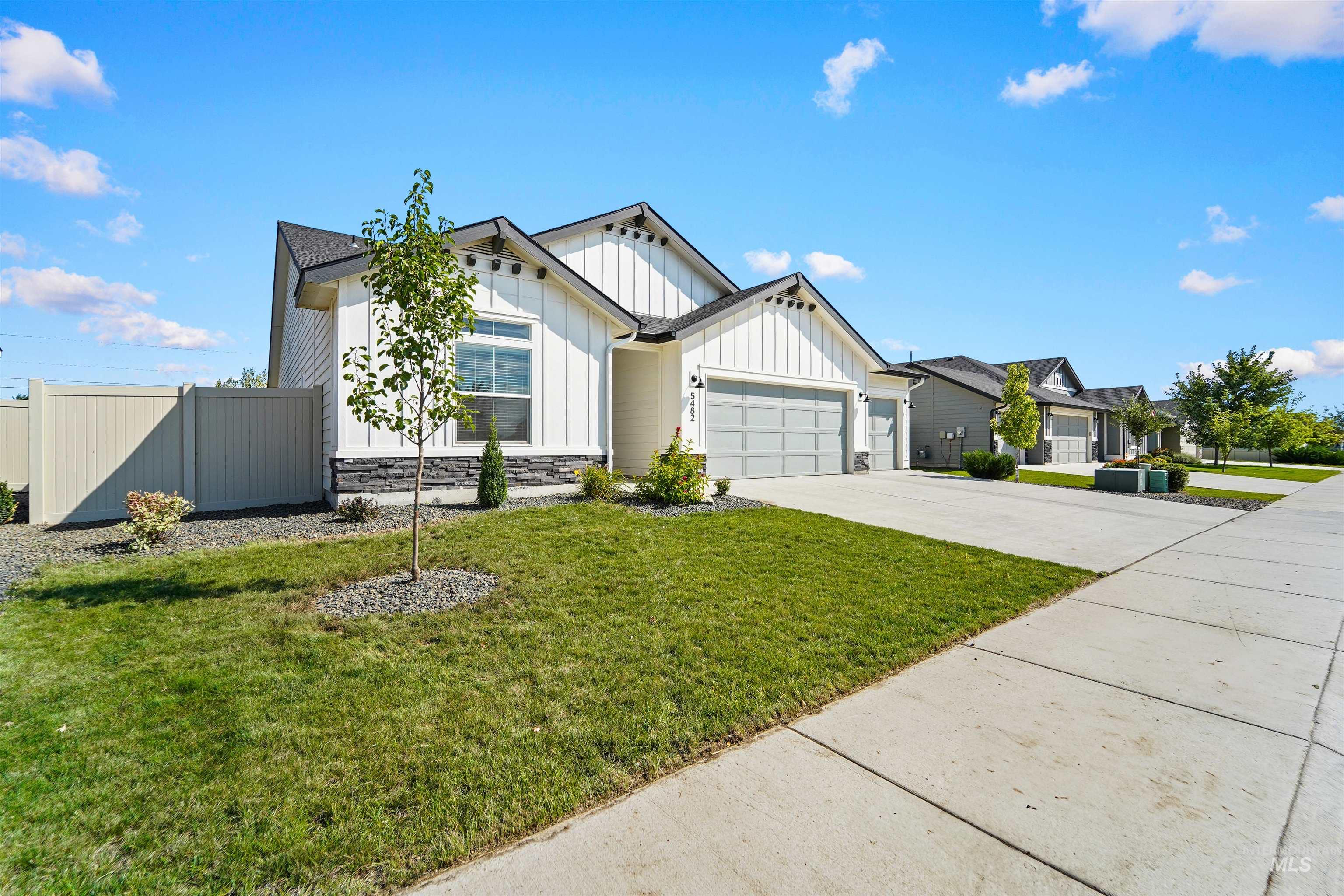 5482 N Maplestone Ave.