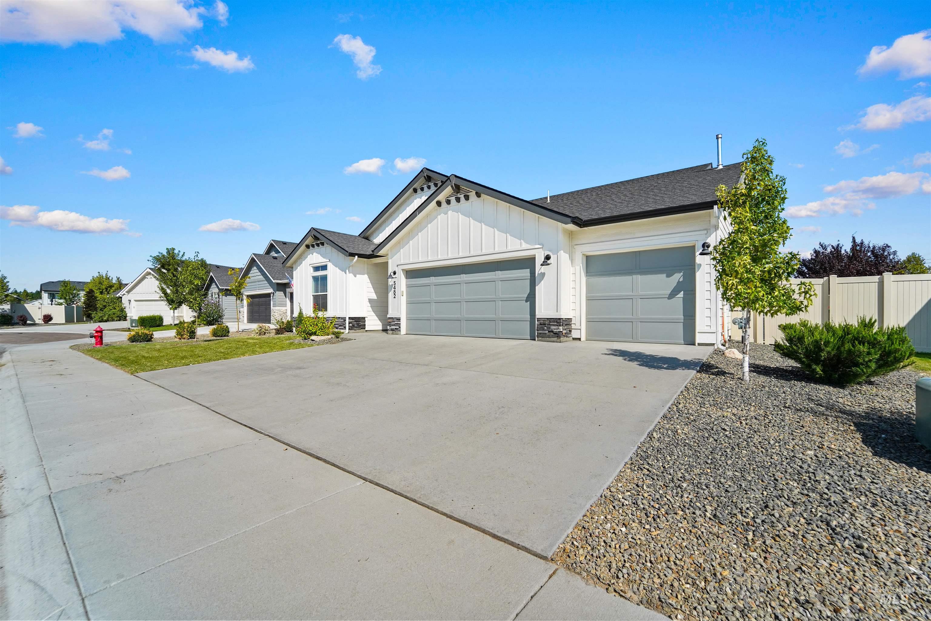 5482 N Maplestone Ave.