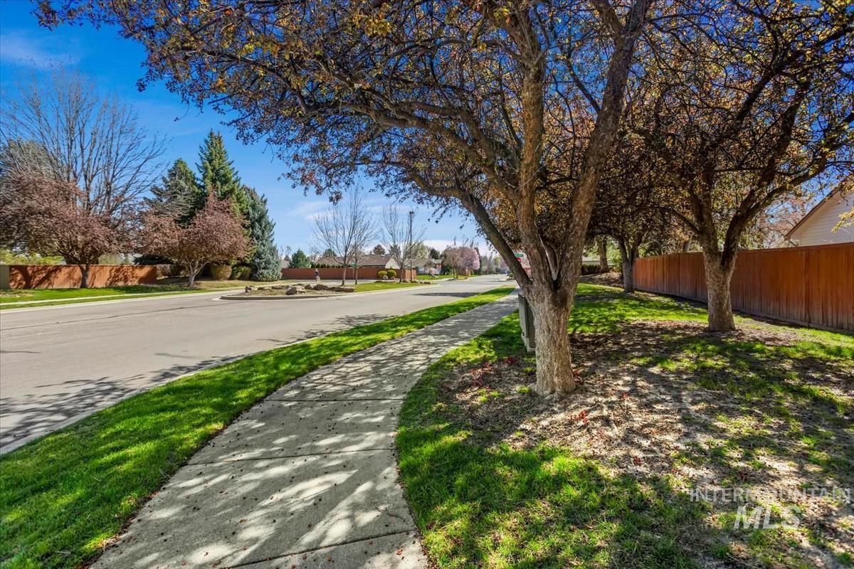 1406 N Lopez