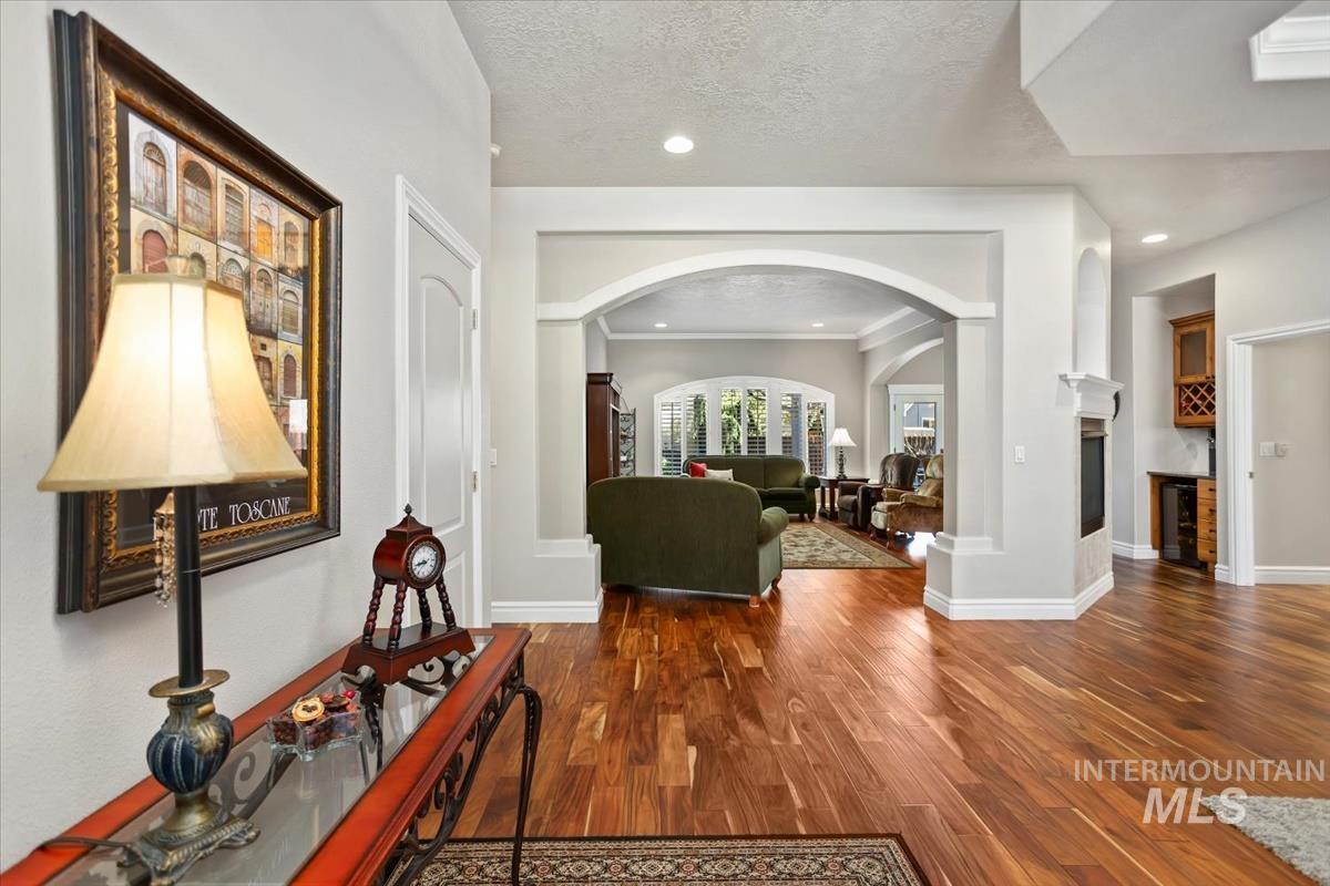 1406 N Lopez