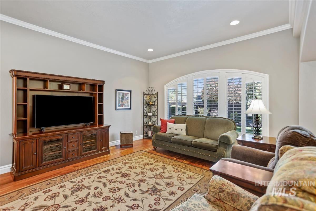 1406 N Lopez