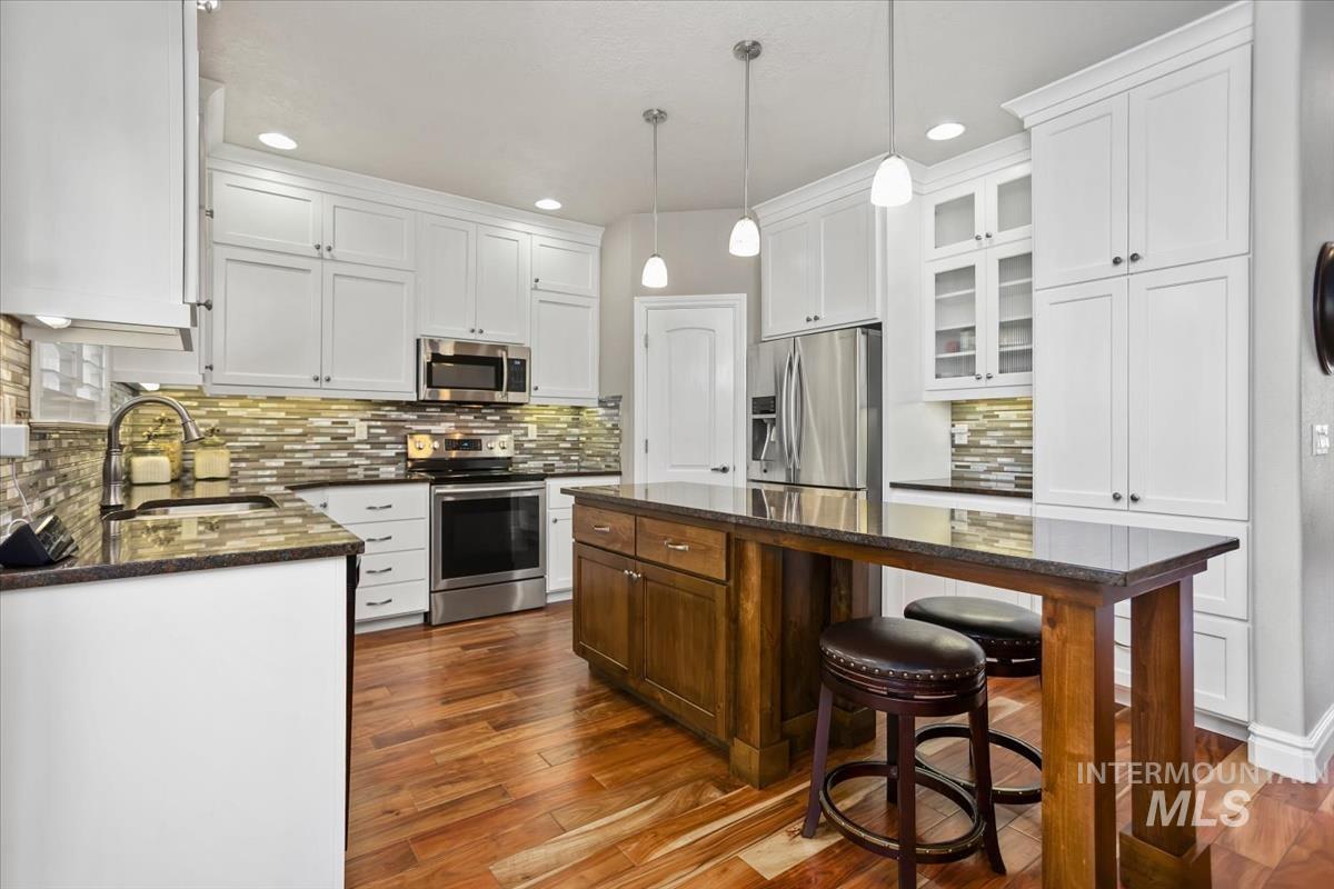 1406 N Lopez