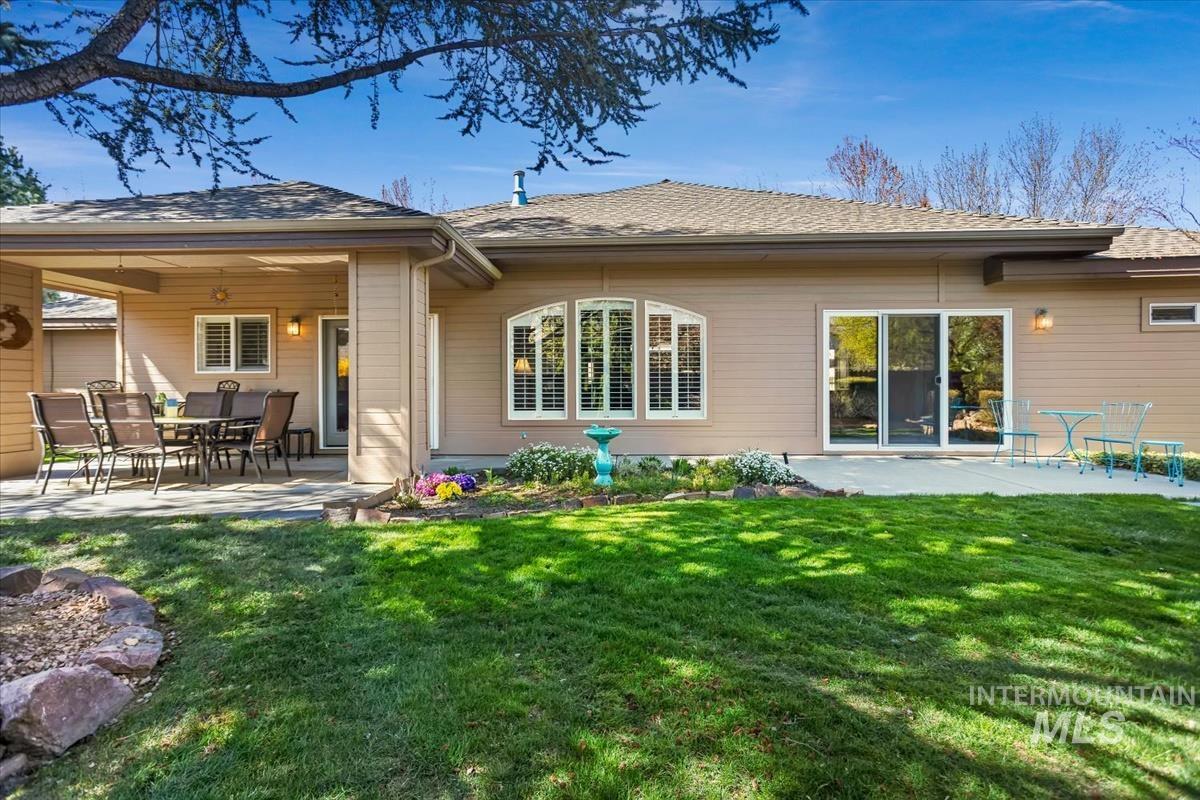1406 N Lopez