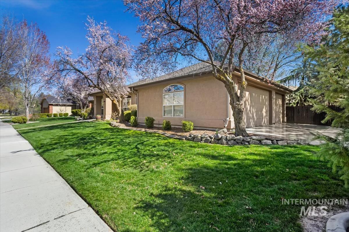 1406 N Lopez