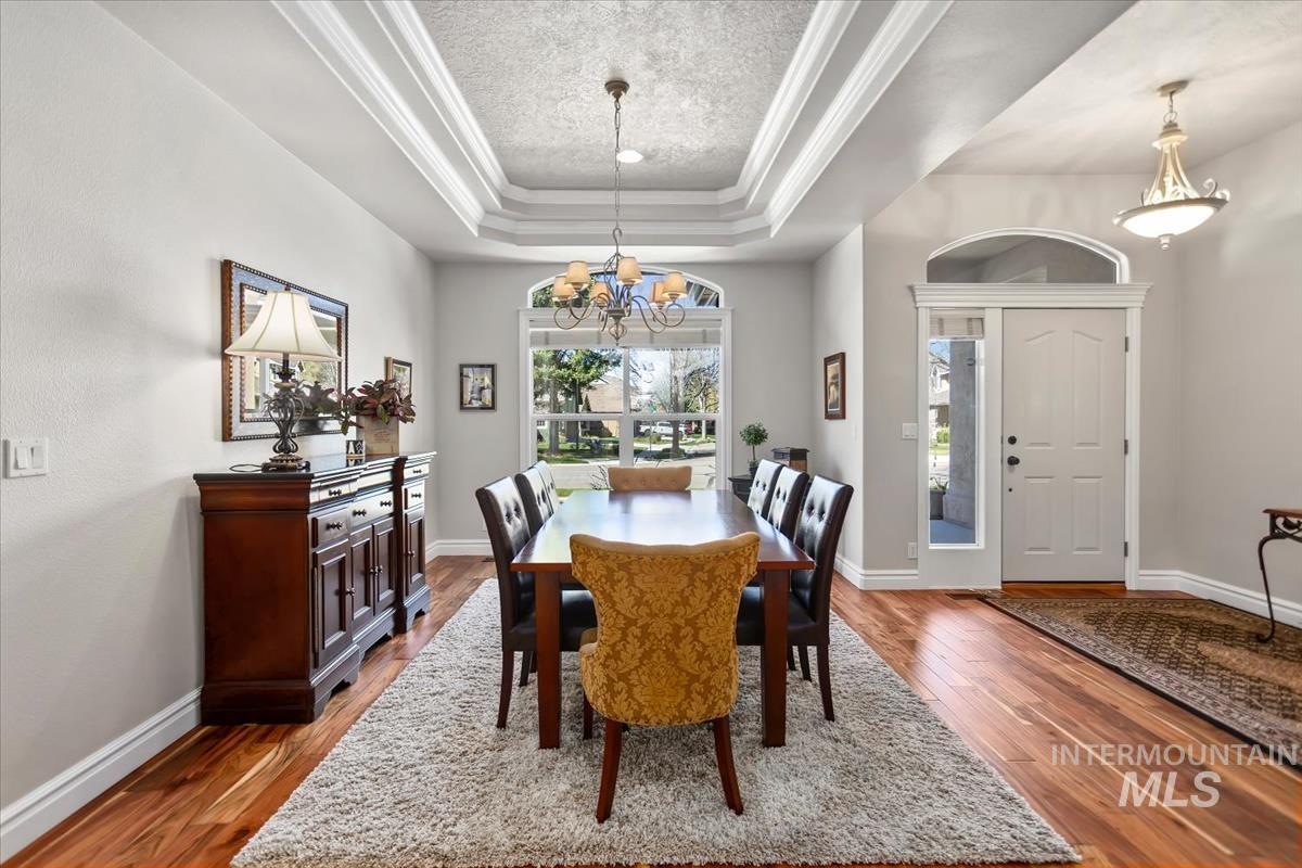 1406 N Lopez