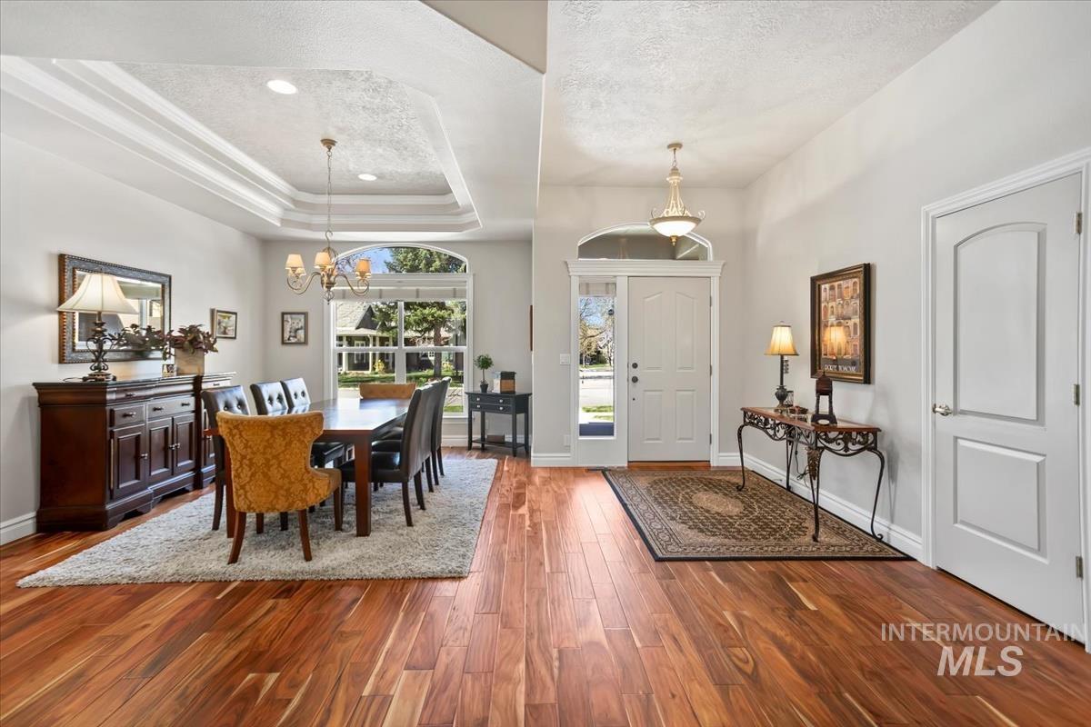 1406 N Lopez