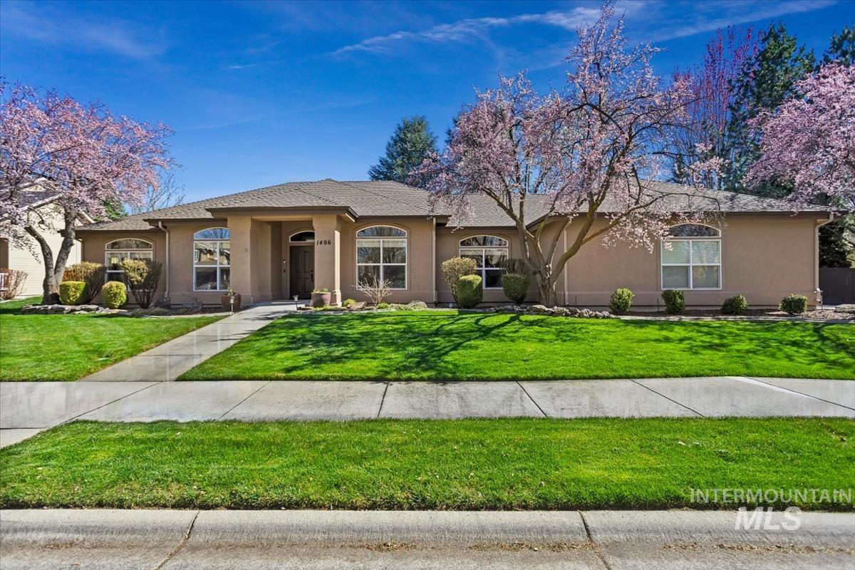 1406 N Lopez