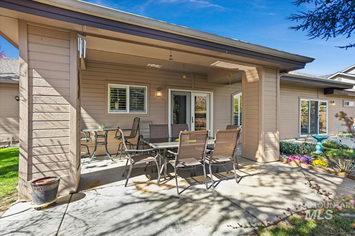 1406 N Lopez