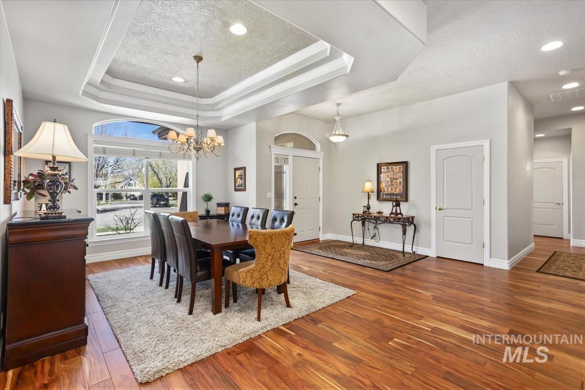 1406 N Lopez