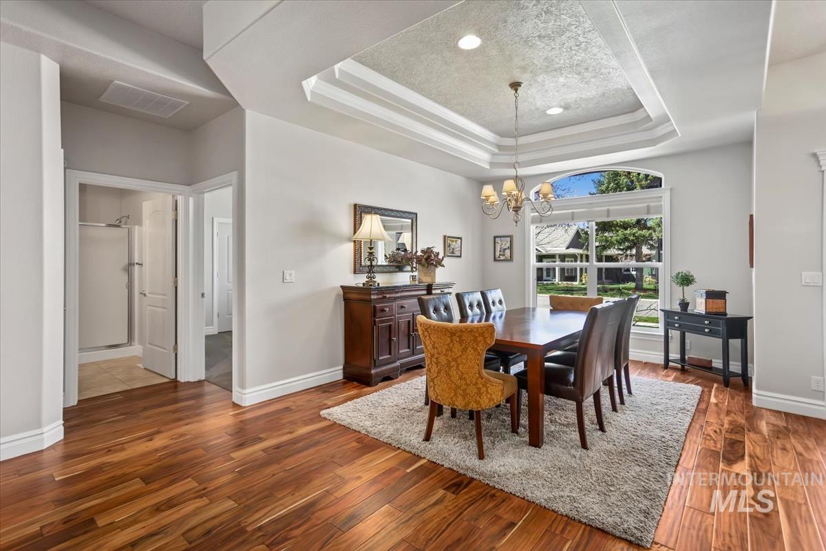 1406 N Lopez