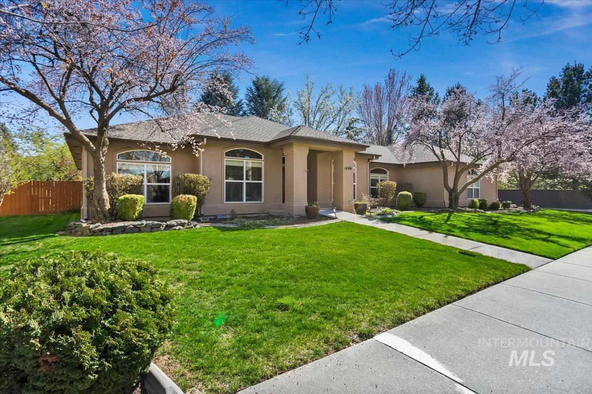 1406 N Lopez