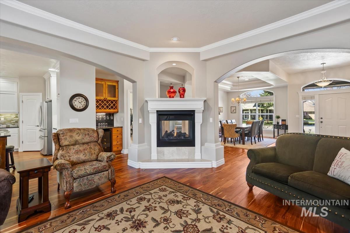 1406 N Lopez
