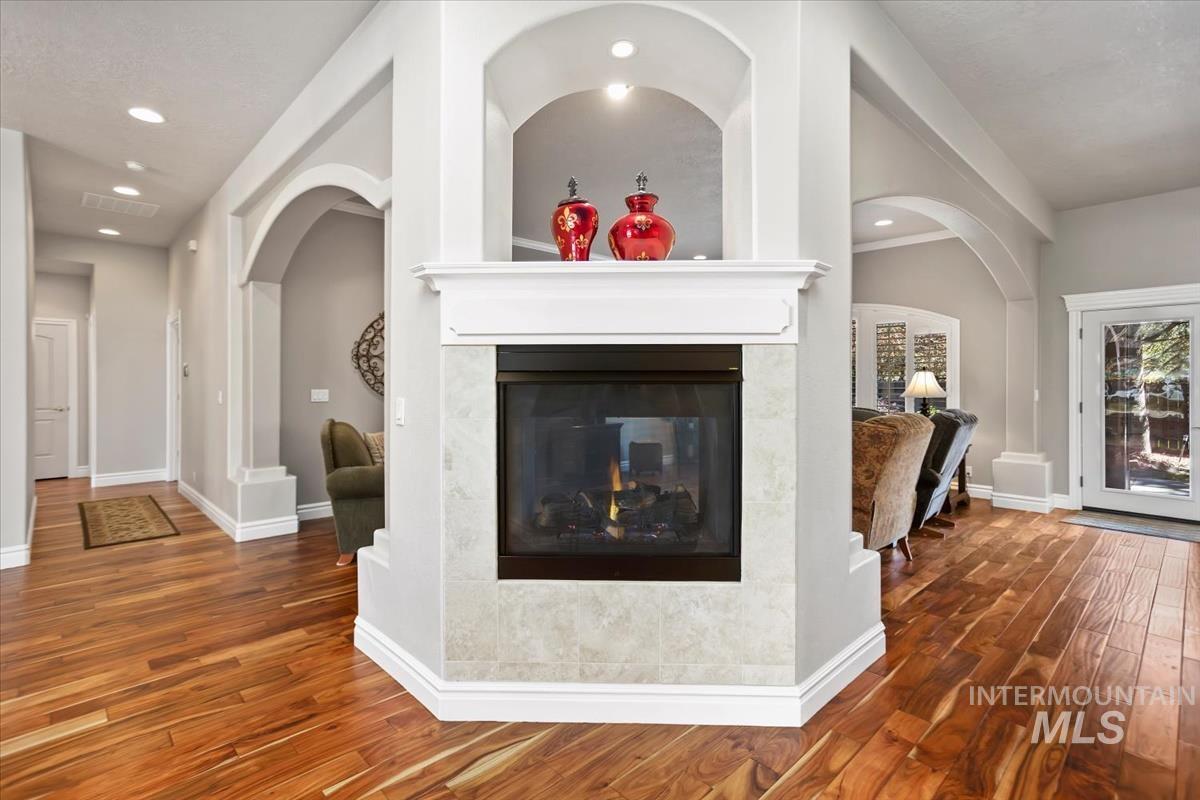 1406 N Lopez