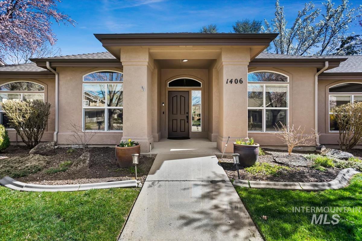 1406 N Lopez