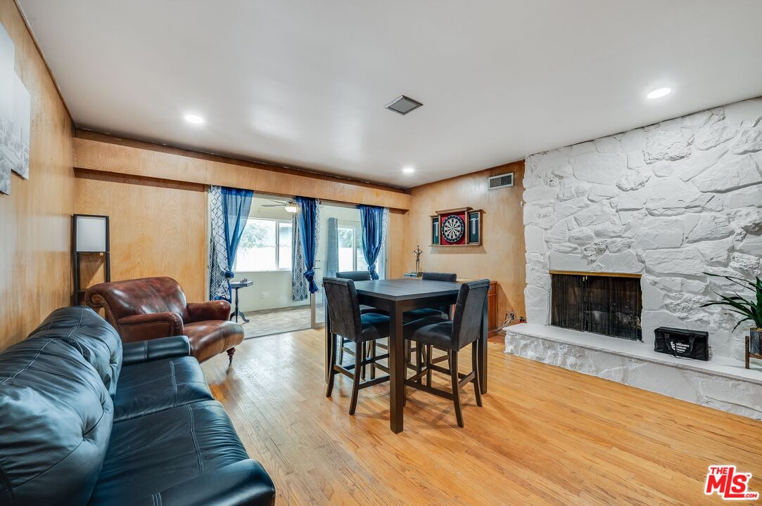 4715 Presidio Dr