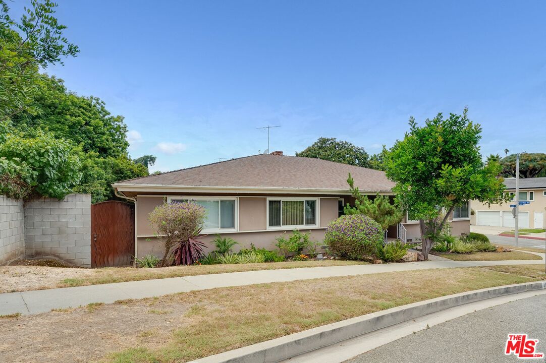 4715 Presidio Dr