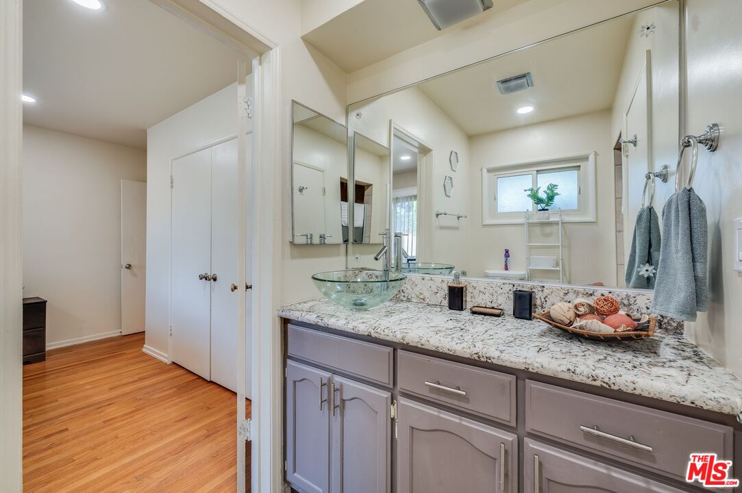 4715 Presidio Dr