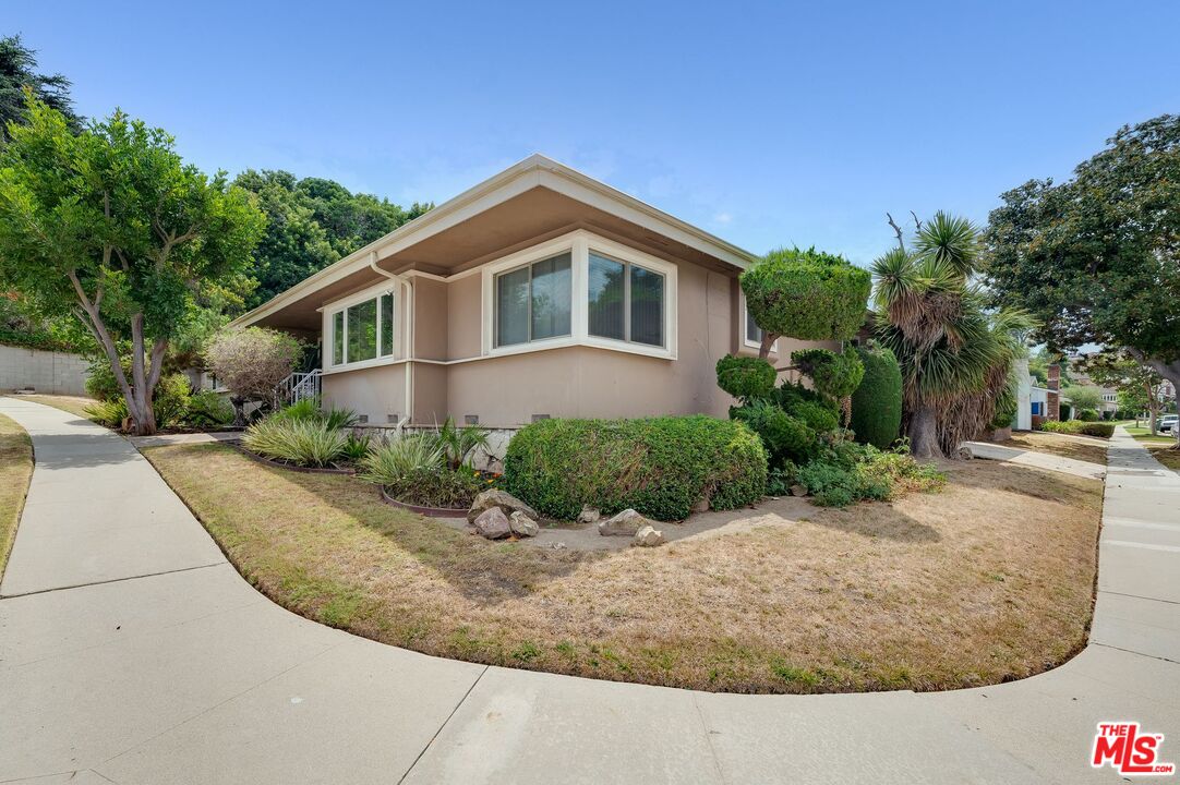4715 Presidio Dr