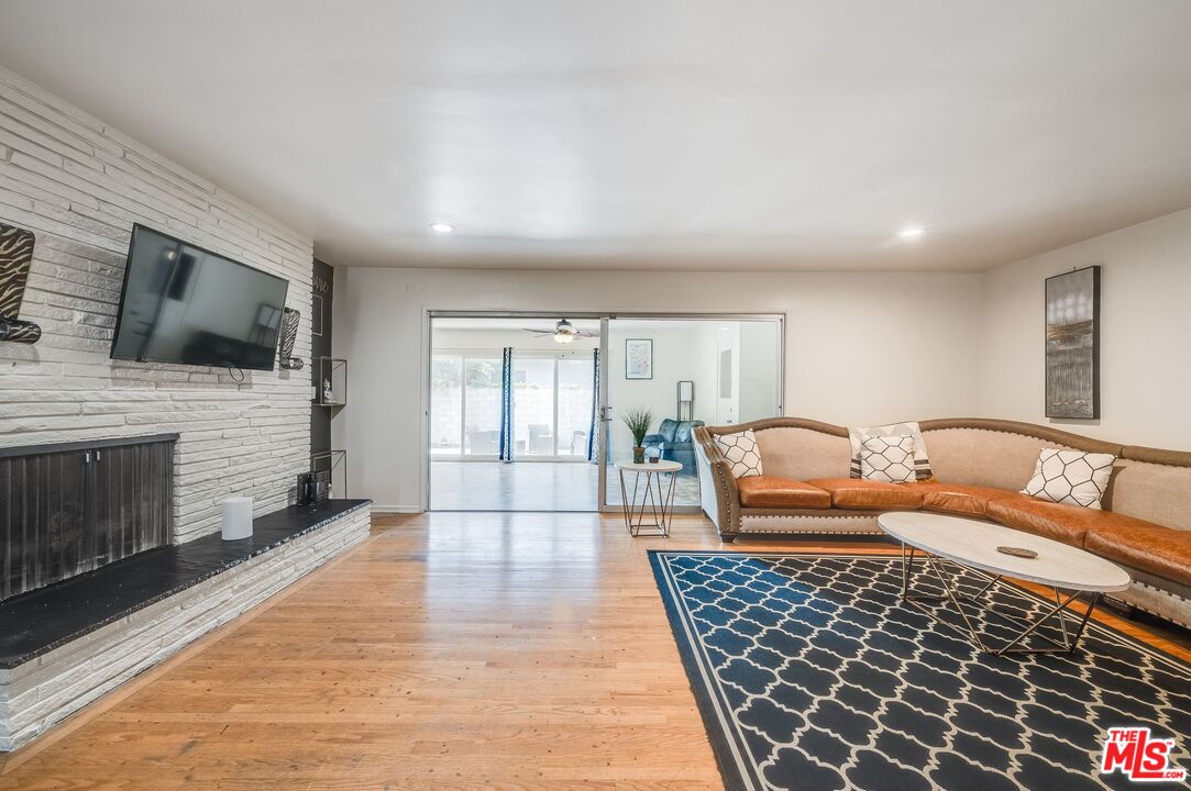 4715 Presidio Dr