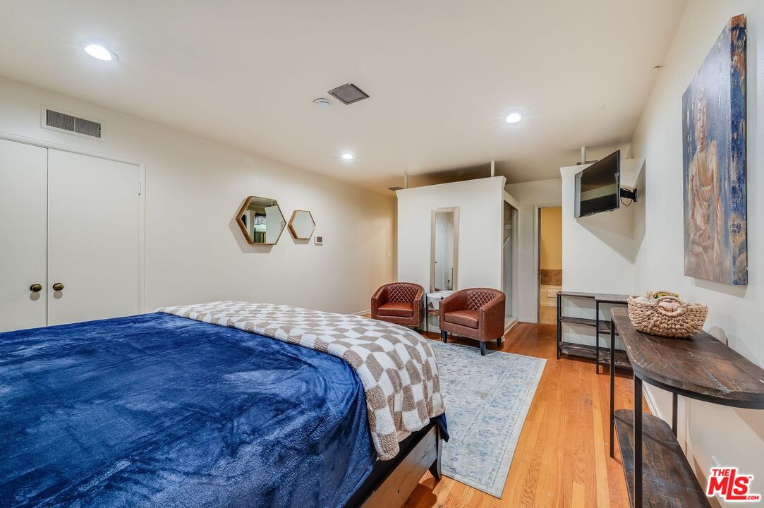 4715 Presidio Dr