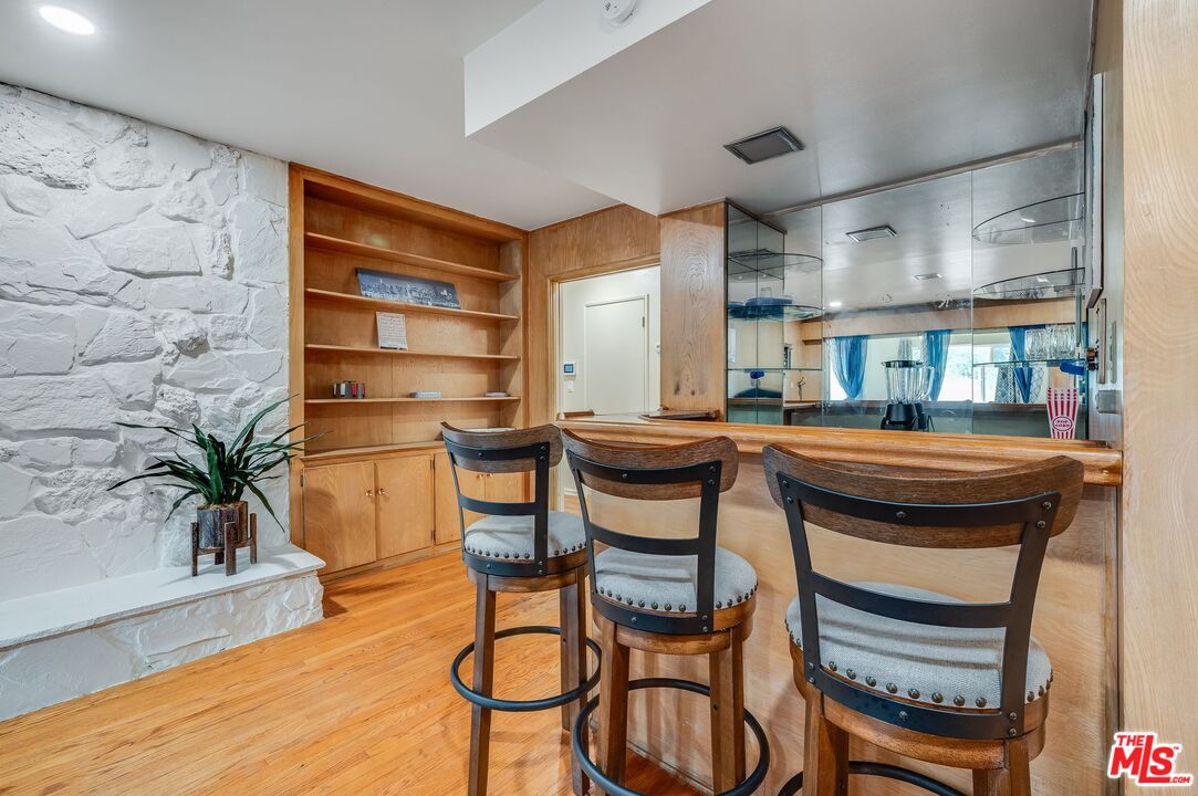 4715 Presidio Dr