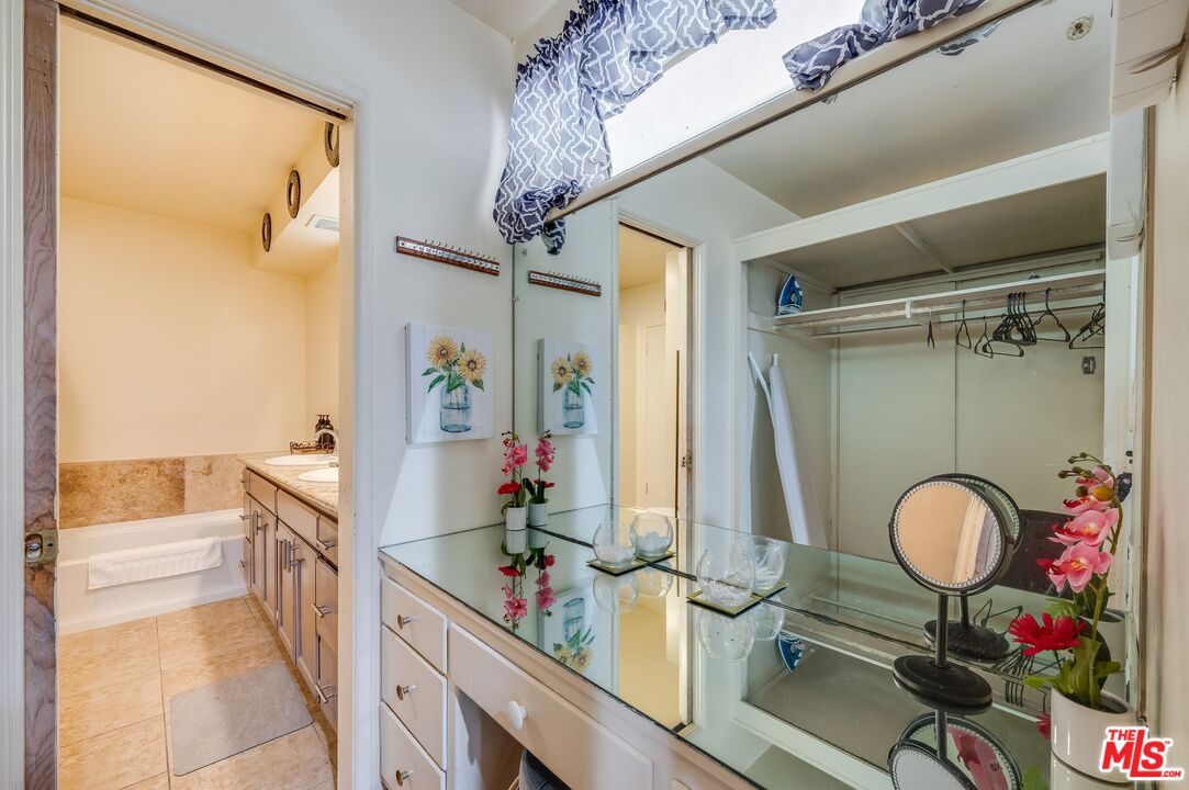 4715 Presidio Dr