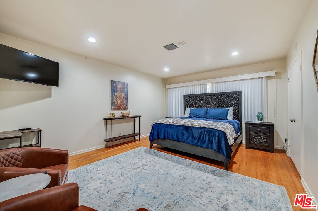 4715 Presidio Dr