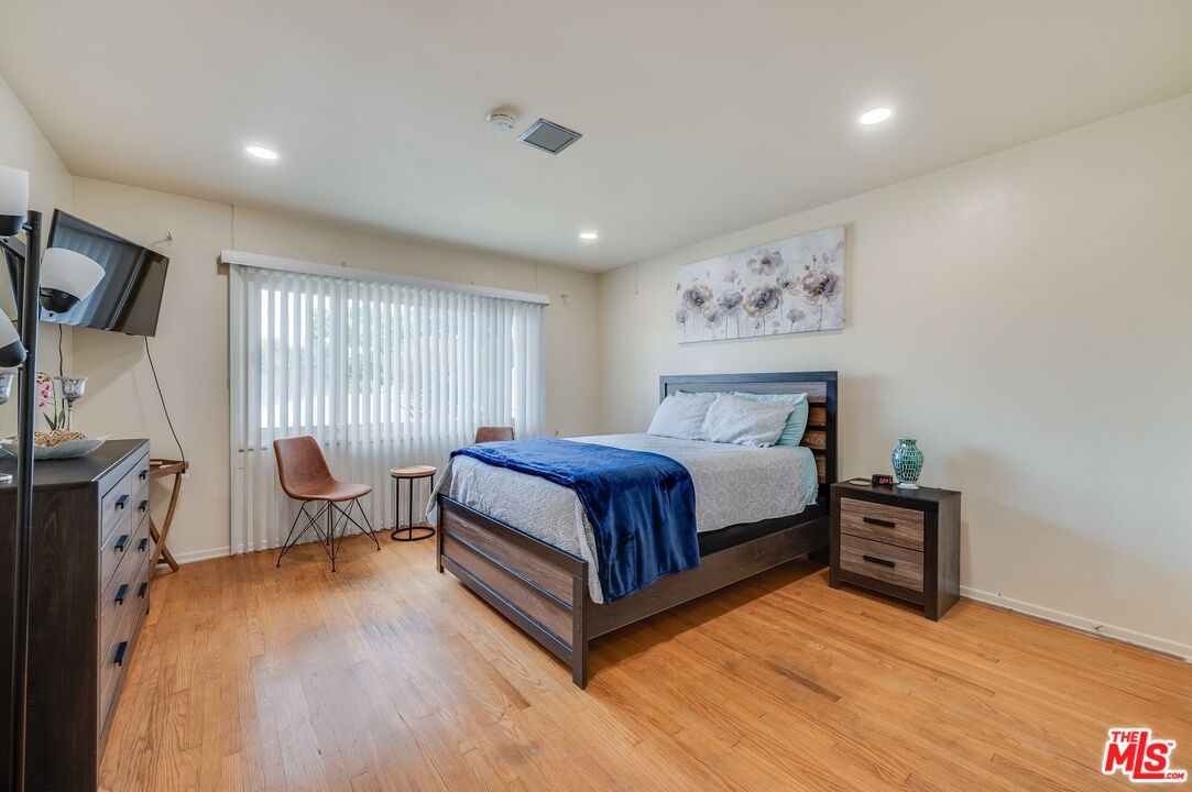 4715 Presidio Dr