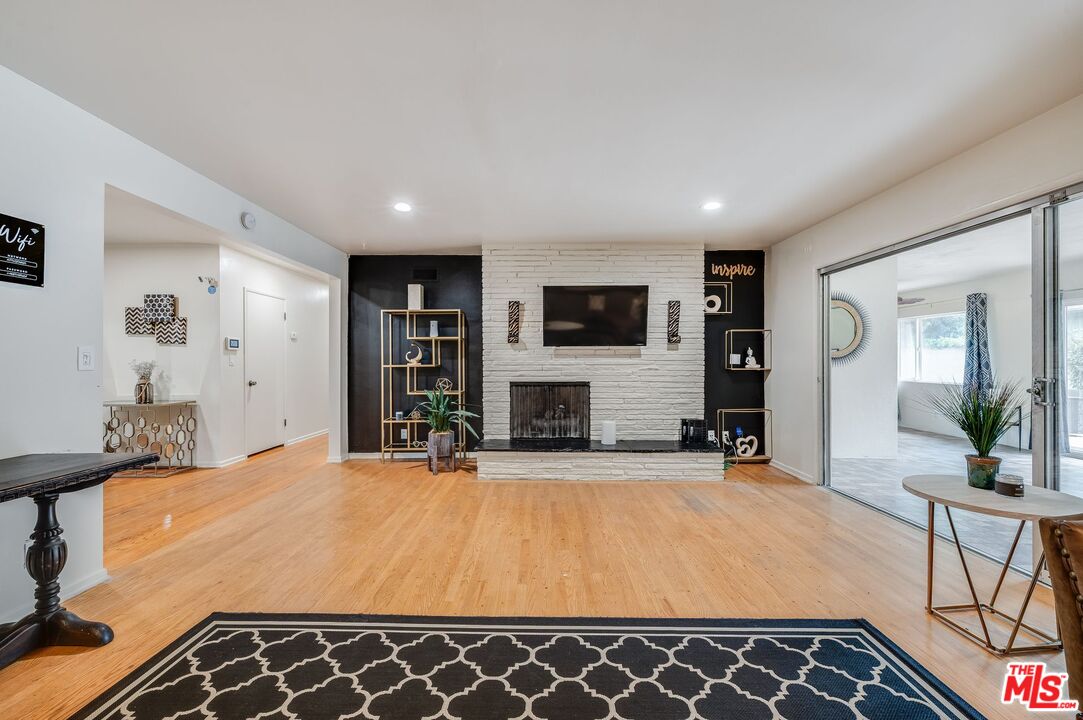 4715 Presidio Dr