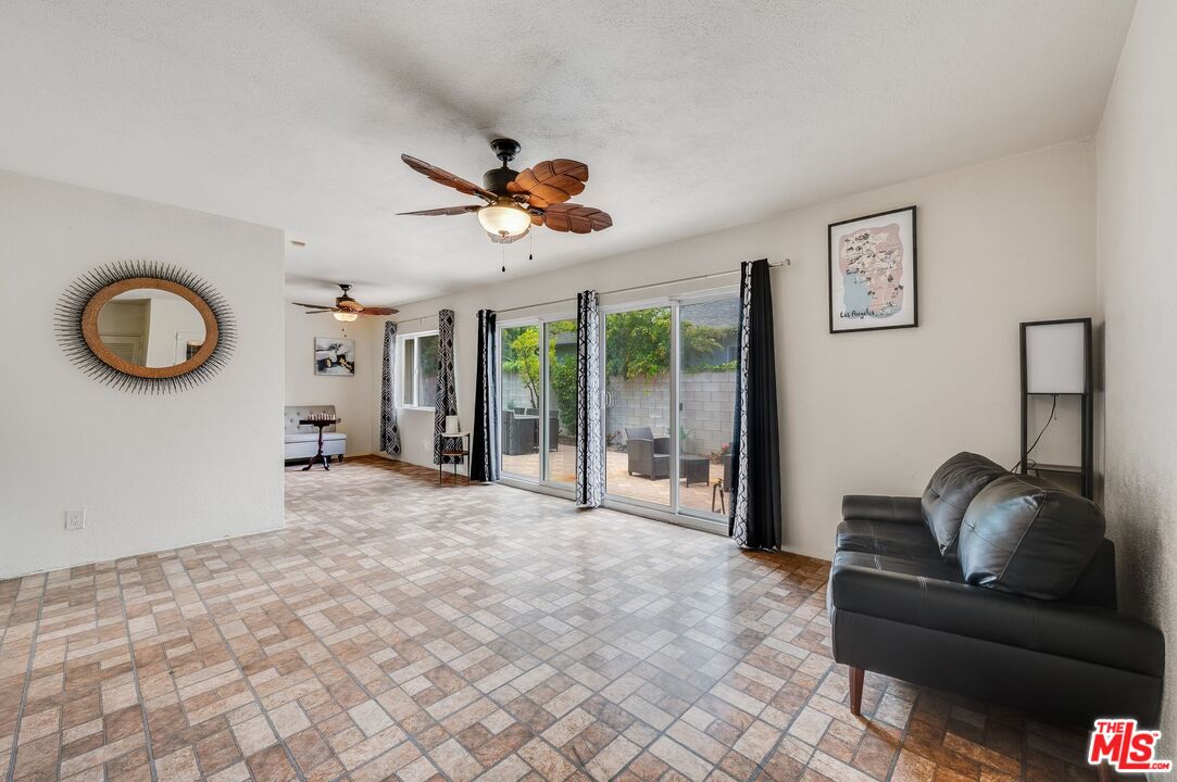 4715 Presidio Dr