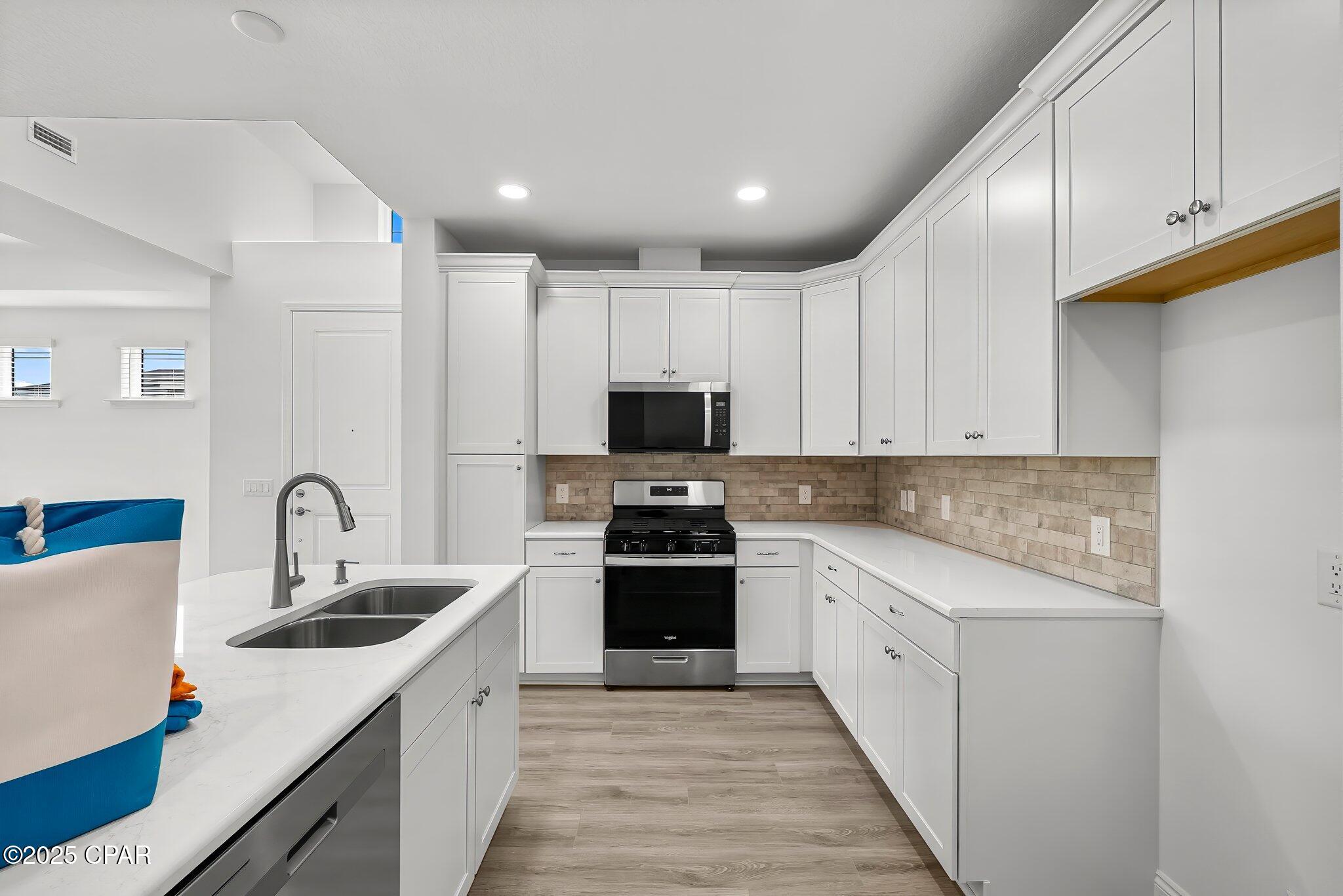 8912 Parrot Place