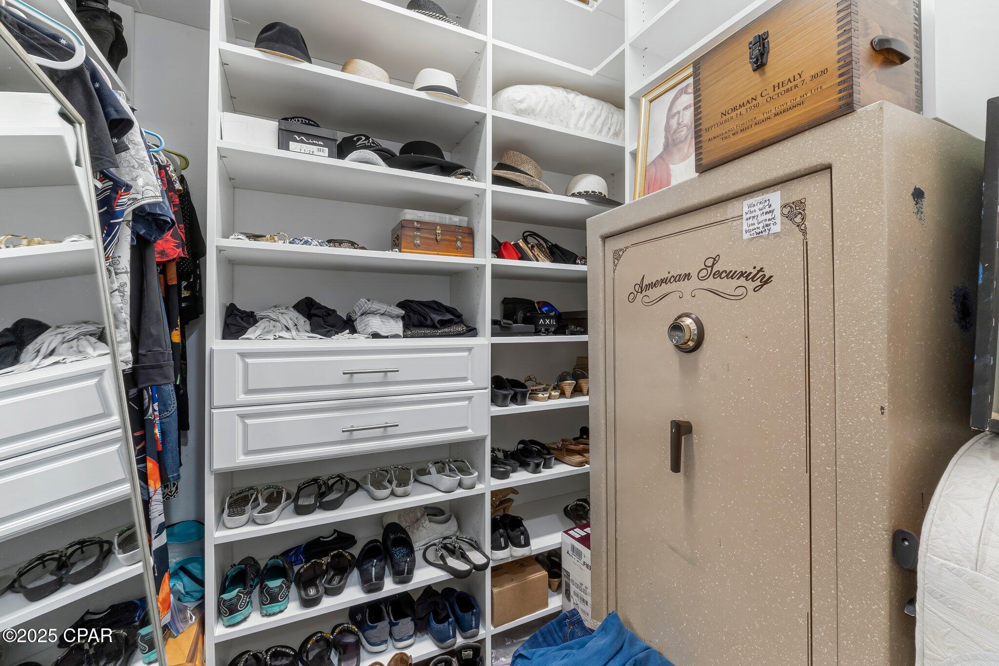 8737 Coral Reef Way