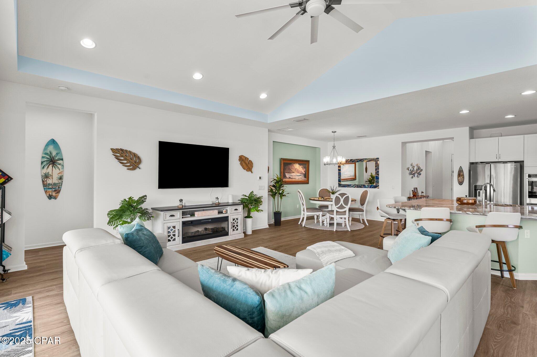 8435 Coral Reef Way