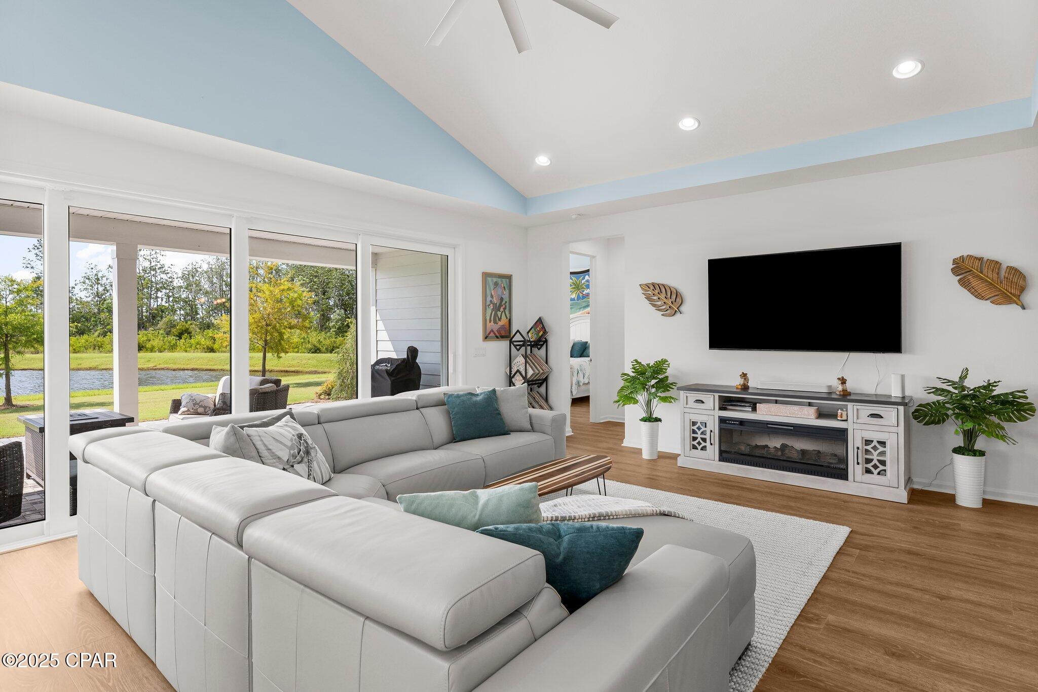 8435 Coral Reef Way