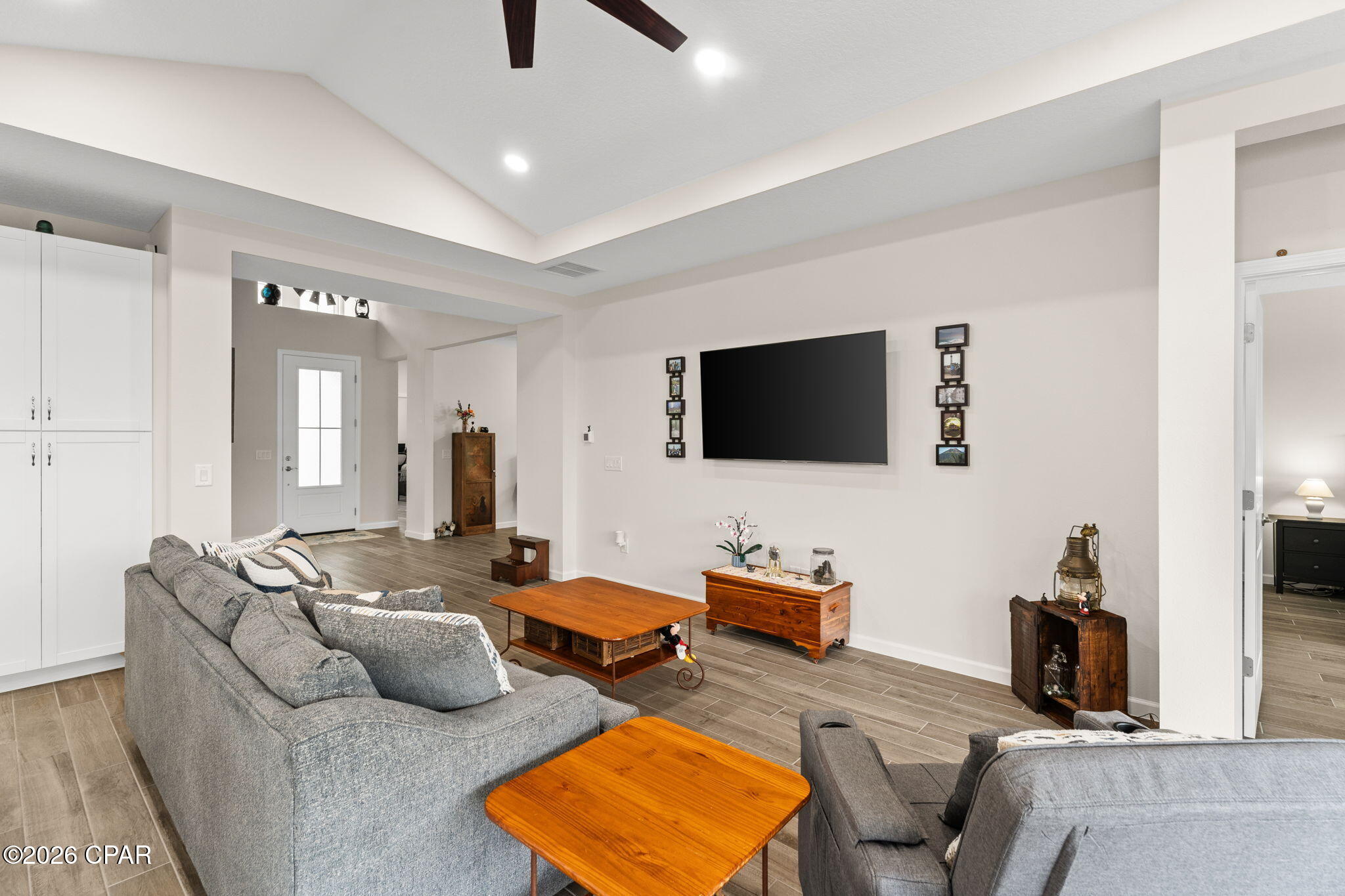 9546 Paradise Drive