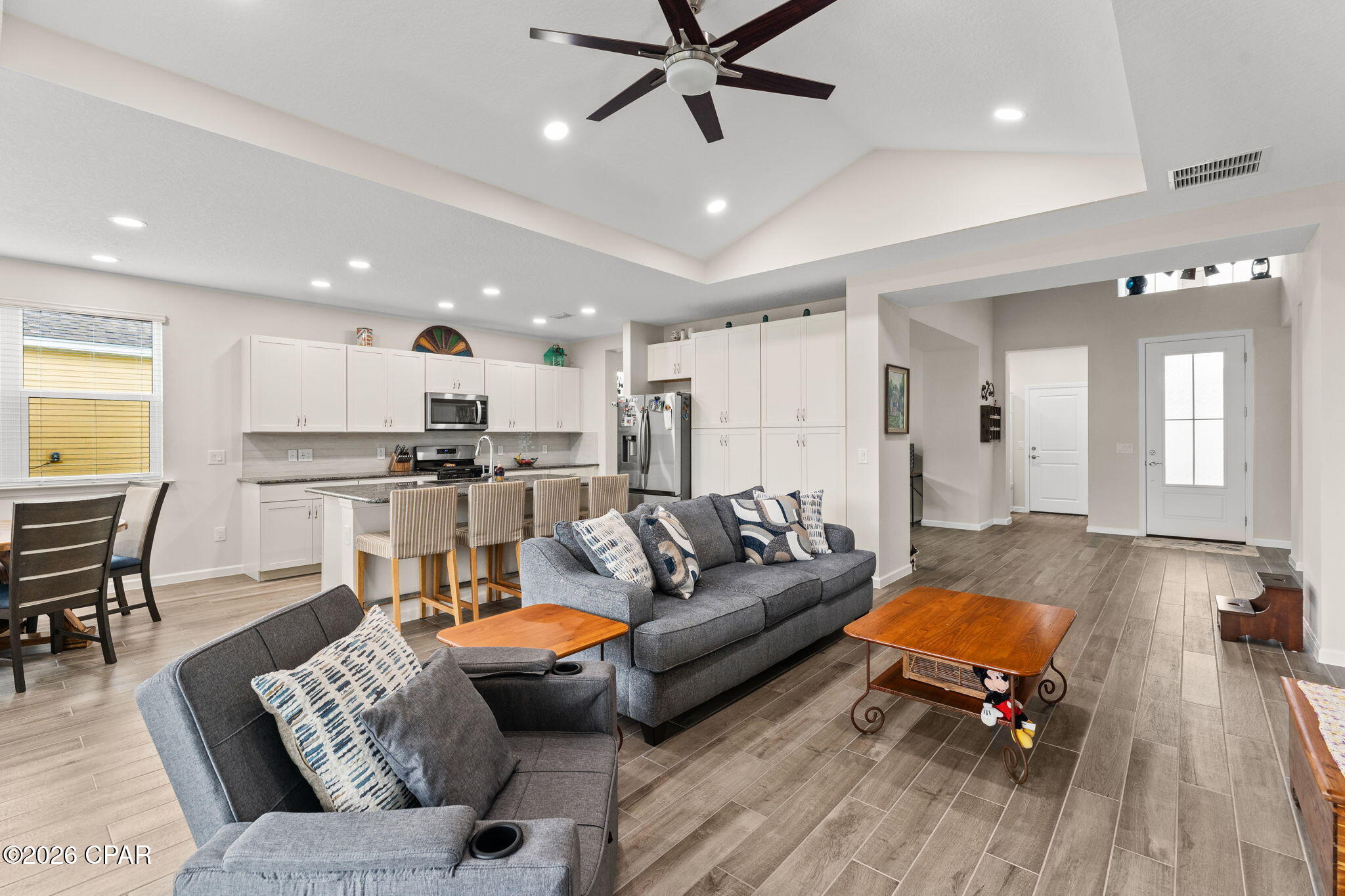 9546 Paradise Drive