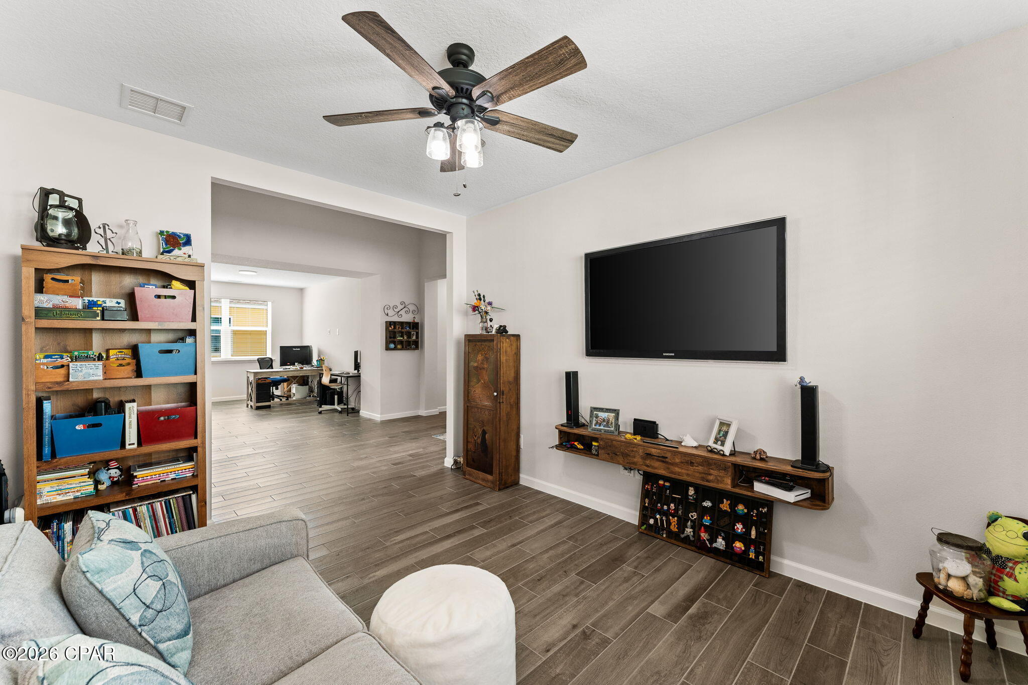 9546 Paradise Drive